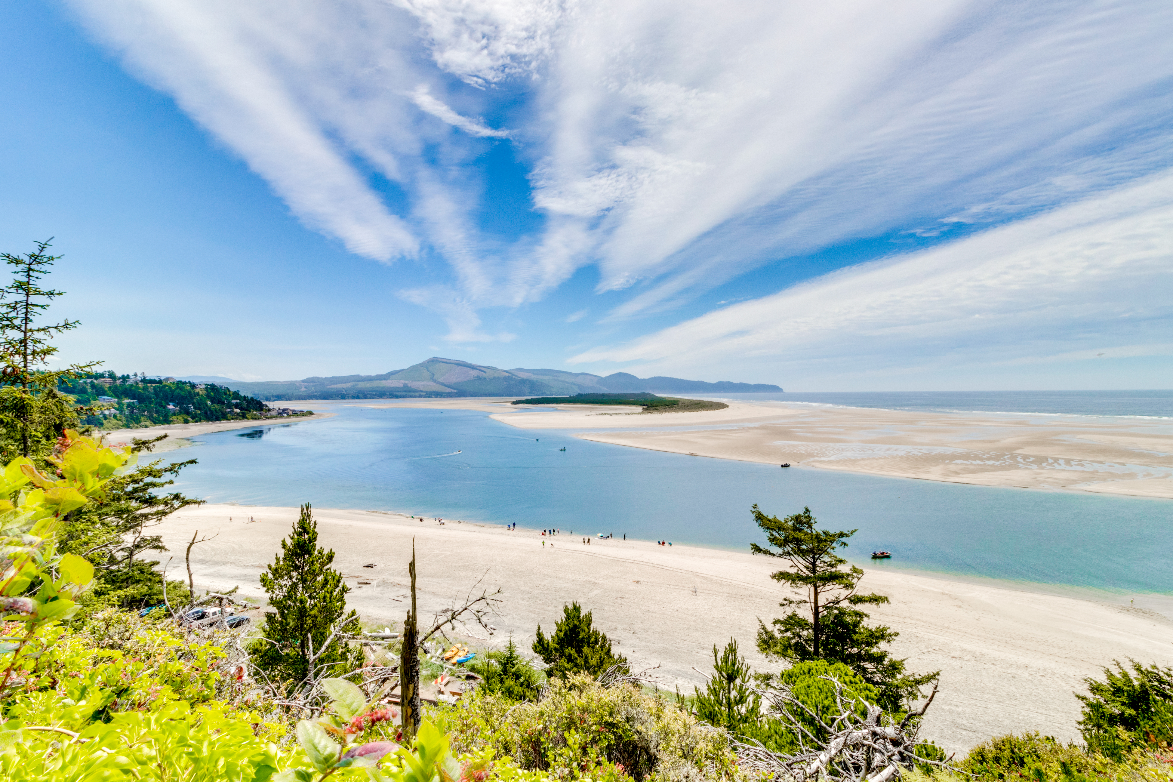 northern oregon coast beach in the summer