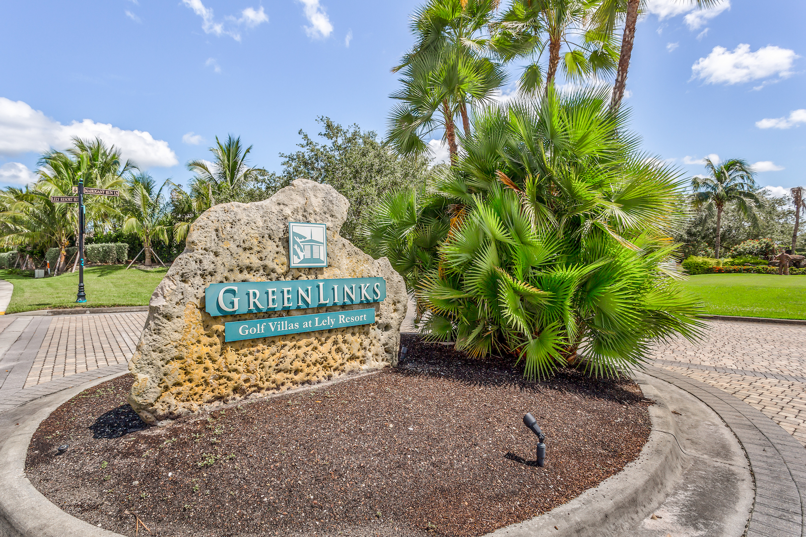 The Green Links Golf Villas sign