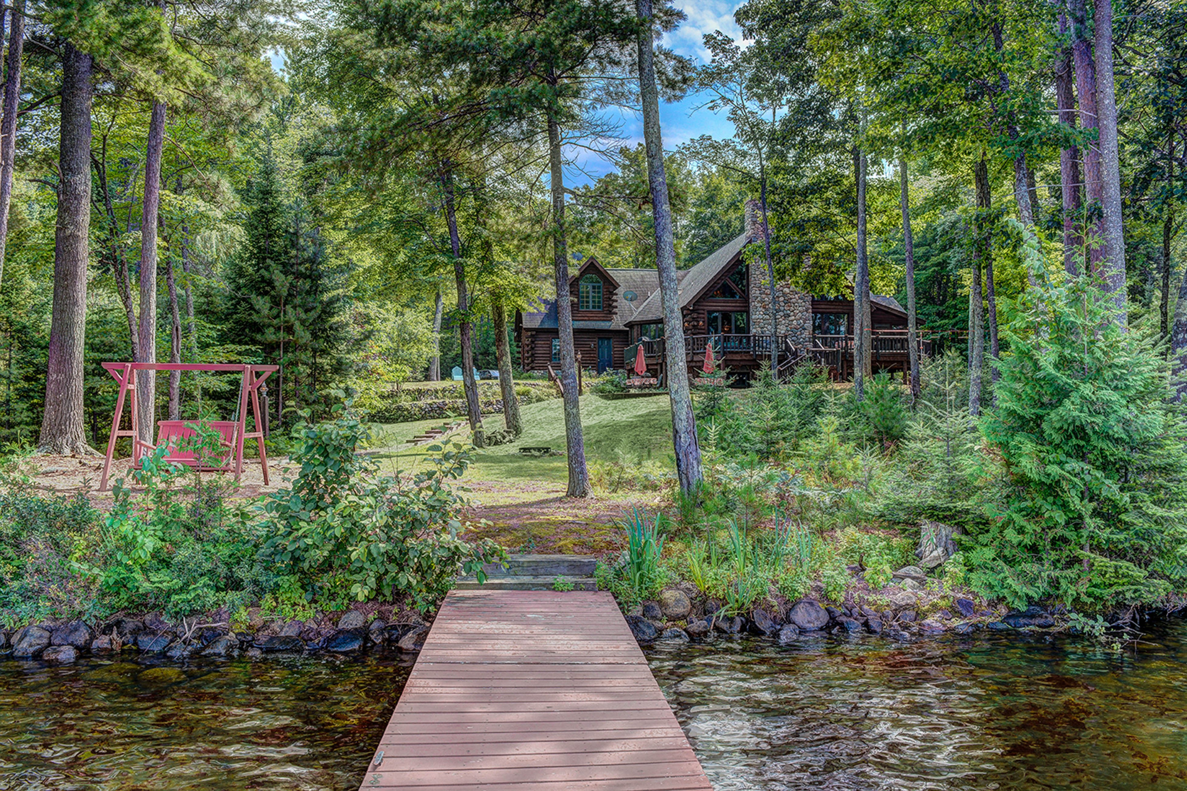 Lakefront vacation home in Wisconsin with a private dock