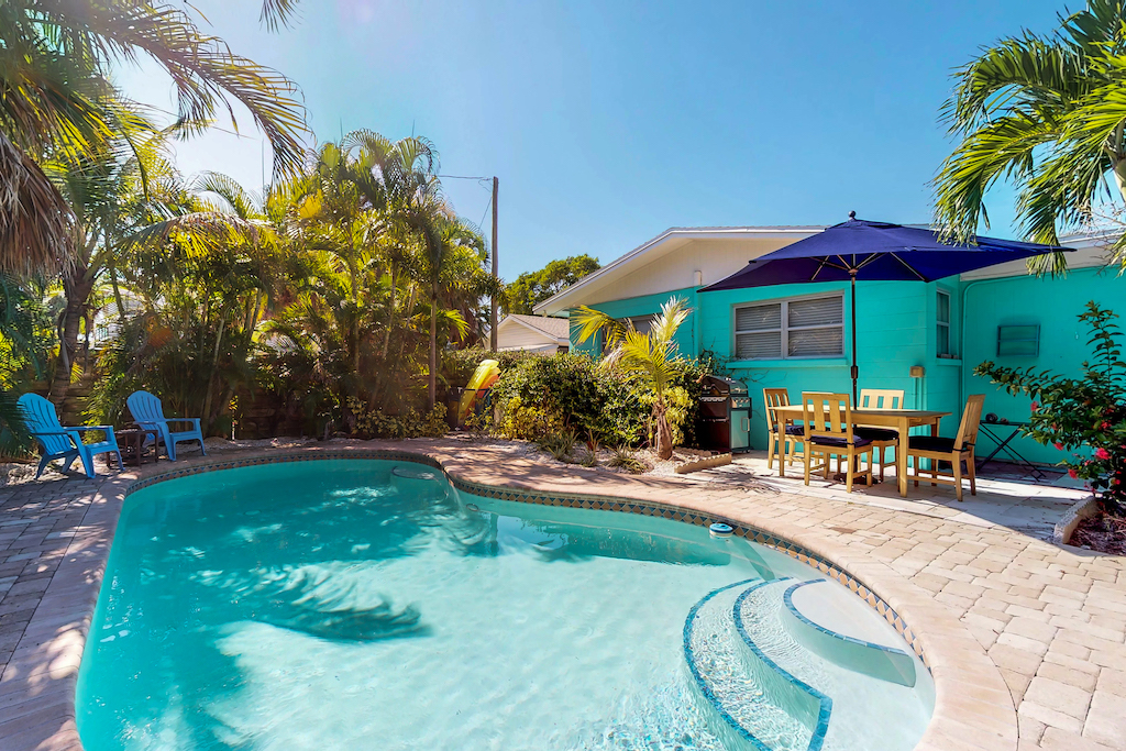 7 Charming Anna Maria Beach Cottages For A Seaside Retreat Vacasa   1241379 