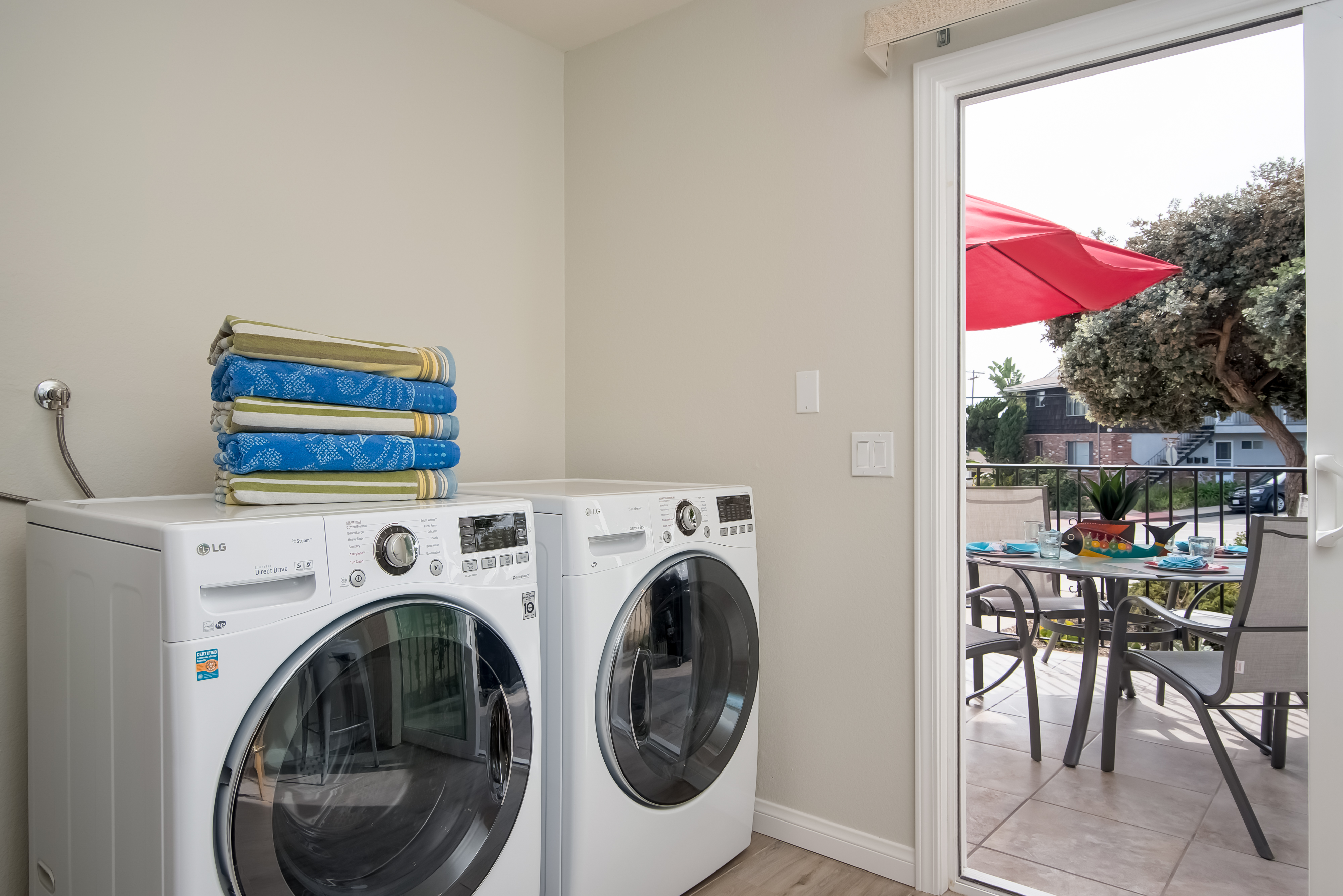 Best beach house amenities for vacation rentals: comfort.