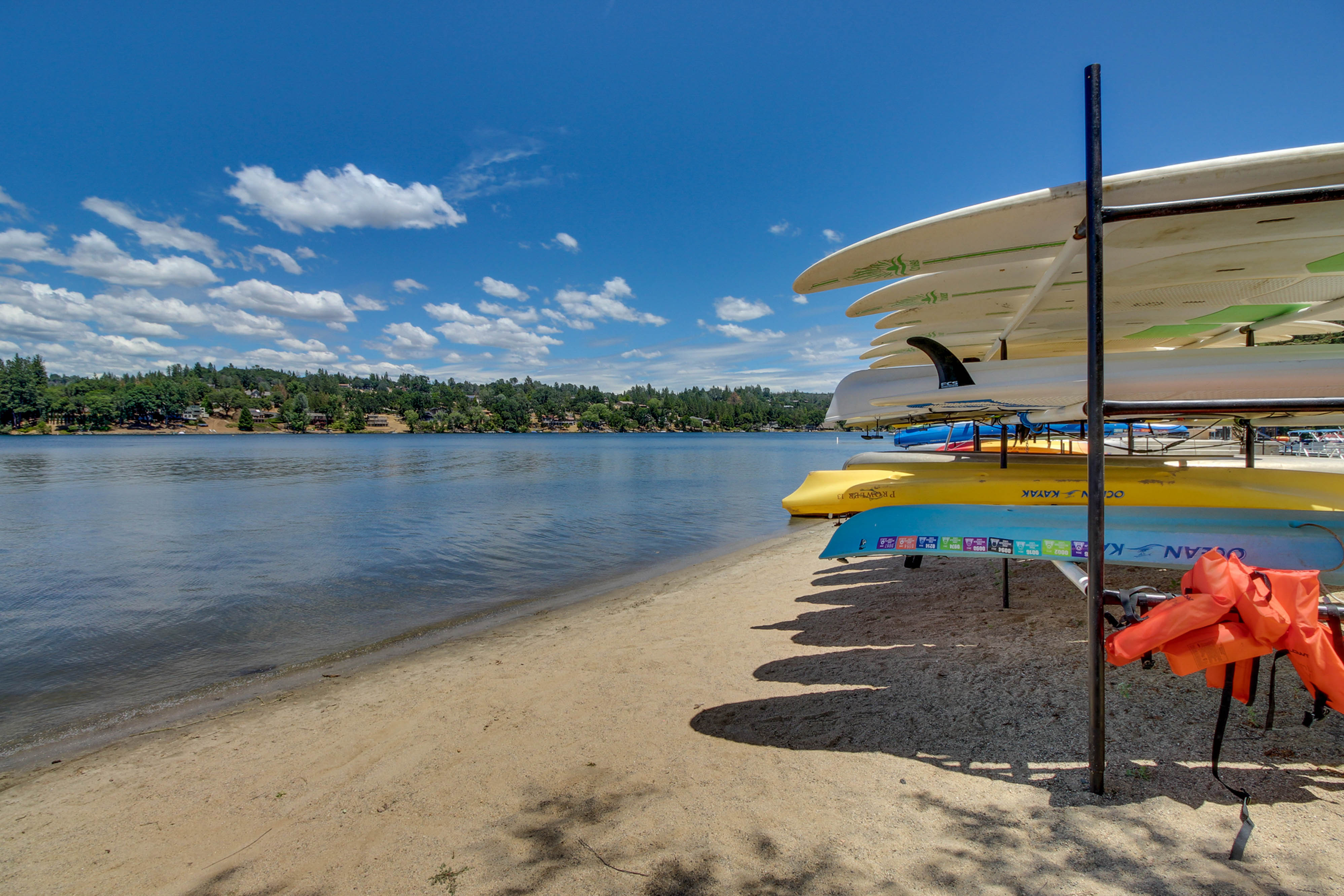 Pine Mountain Lake, CA with kayaks and SUP on the beach