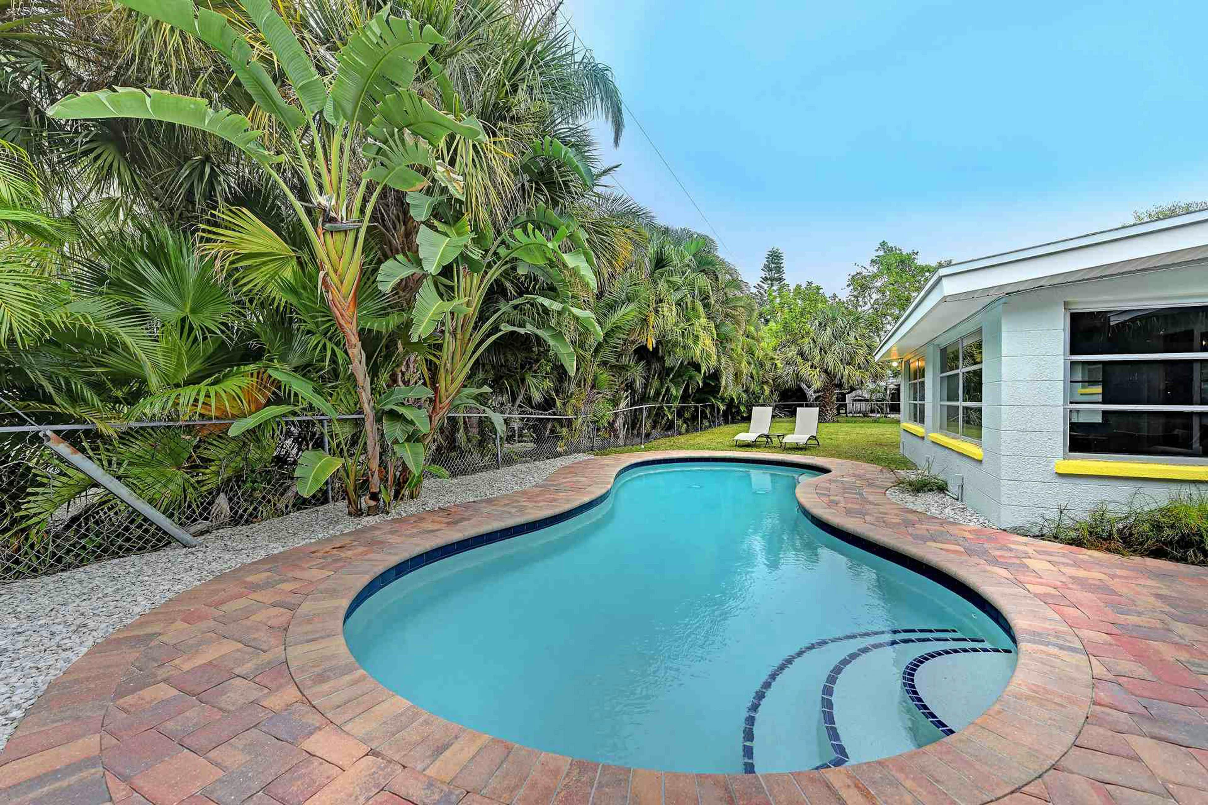 7 Charming Anna Maria Beach Cottages For A Seaside Retreat Vacasa