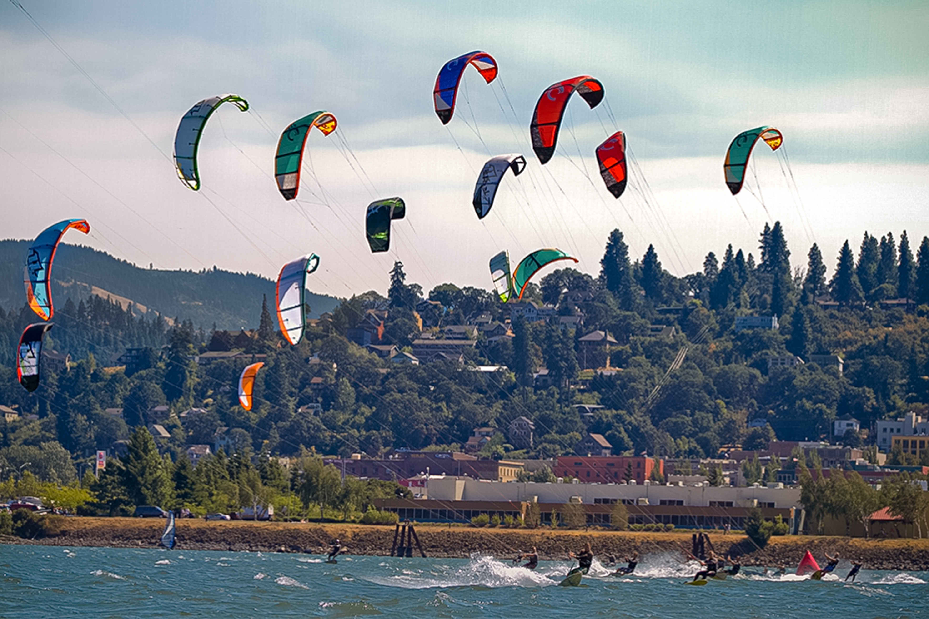 Hood River Kite Surferes.