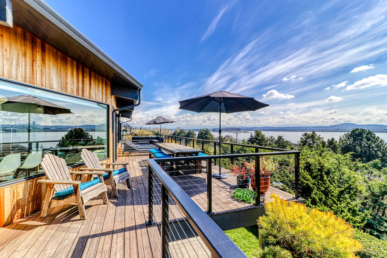 Vacation rental with a wraparound deck and riverfront view of the Columbia River.