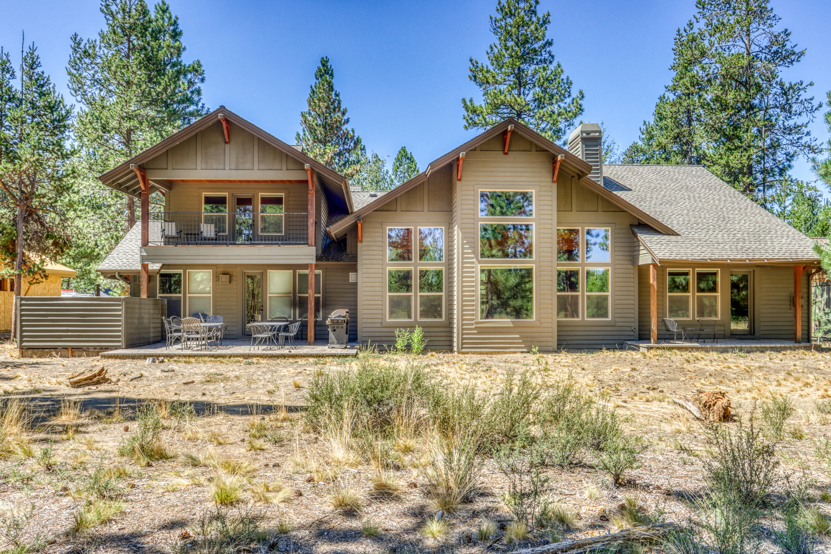 5,000-square-foot sunriver, oregon vacation home situated on Fireglass Pond