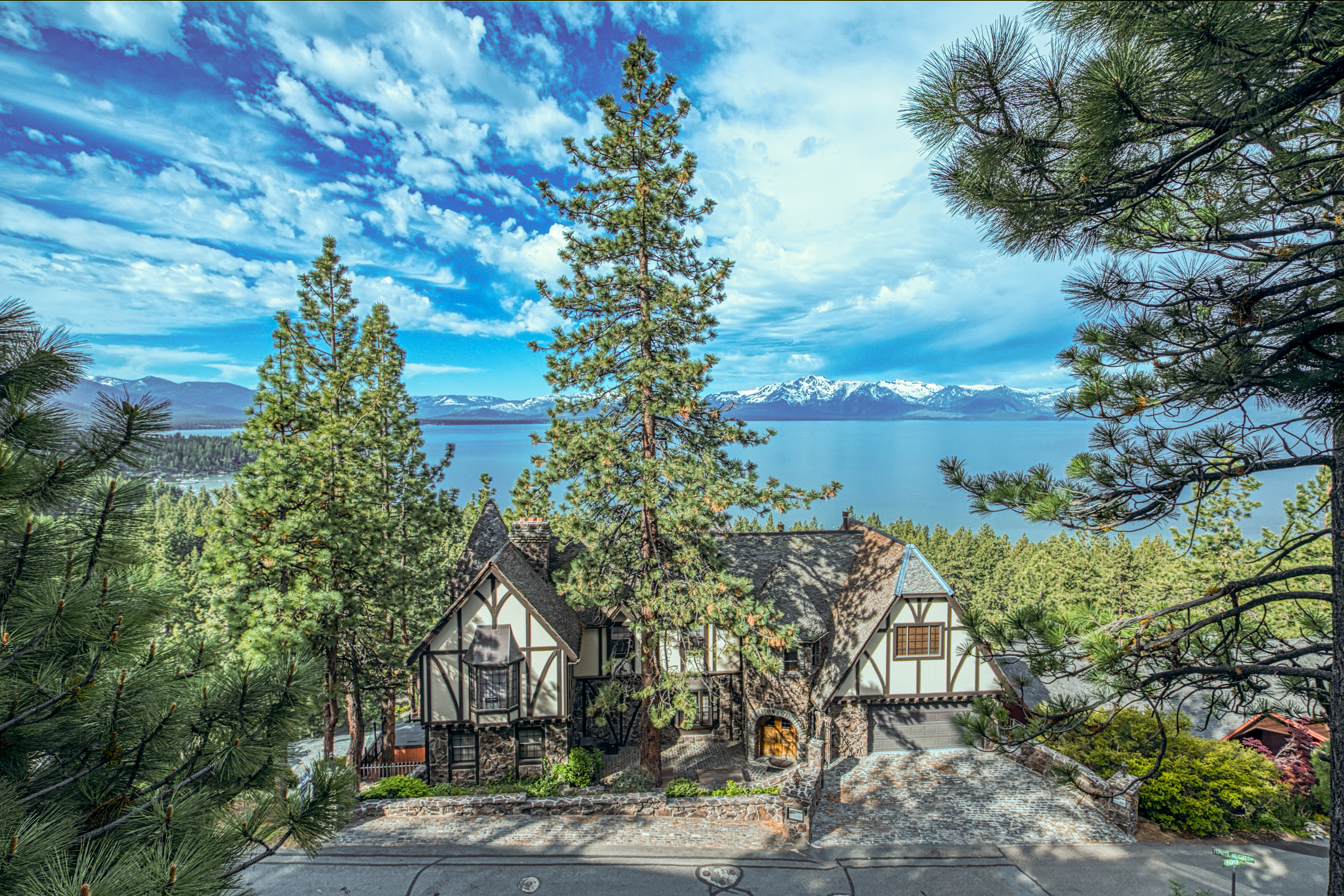 Lakefront luxury vacation home on Lake Tahoe