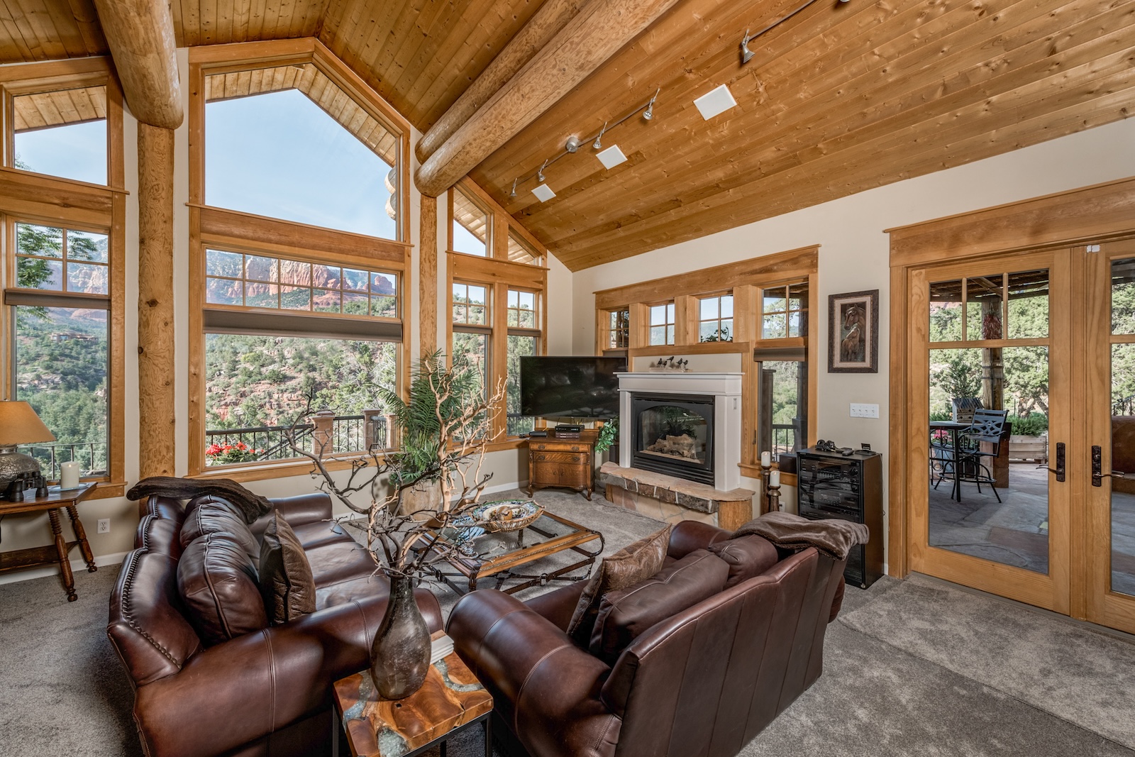 The living area of a Sedona, AZ vacation rental.
