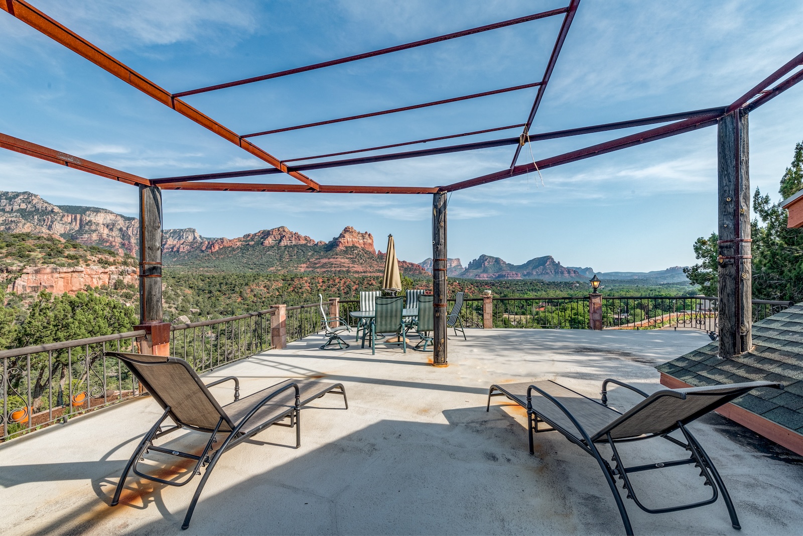 The patio area overlooking mountains in Sedona, AZ.