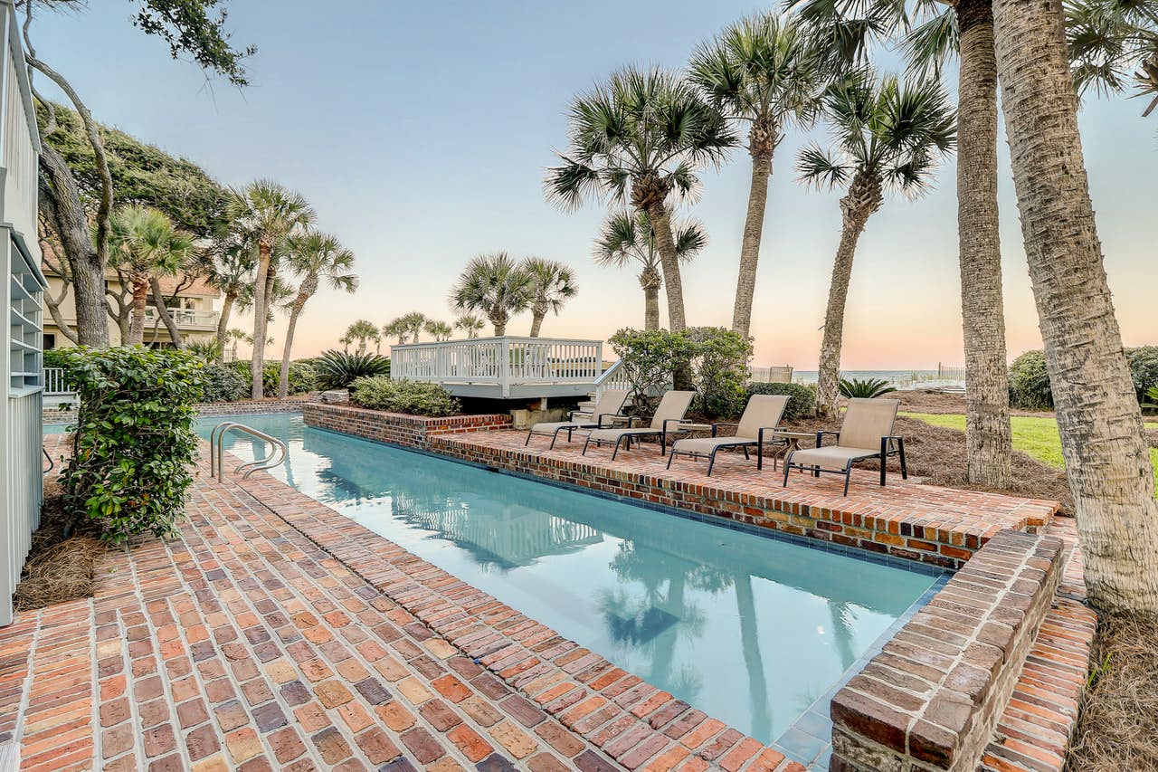 private outdoor pool of Hilton Head beach house
