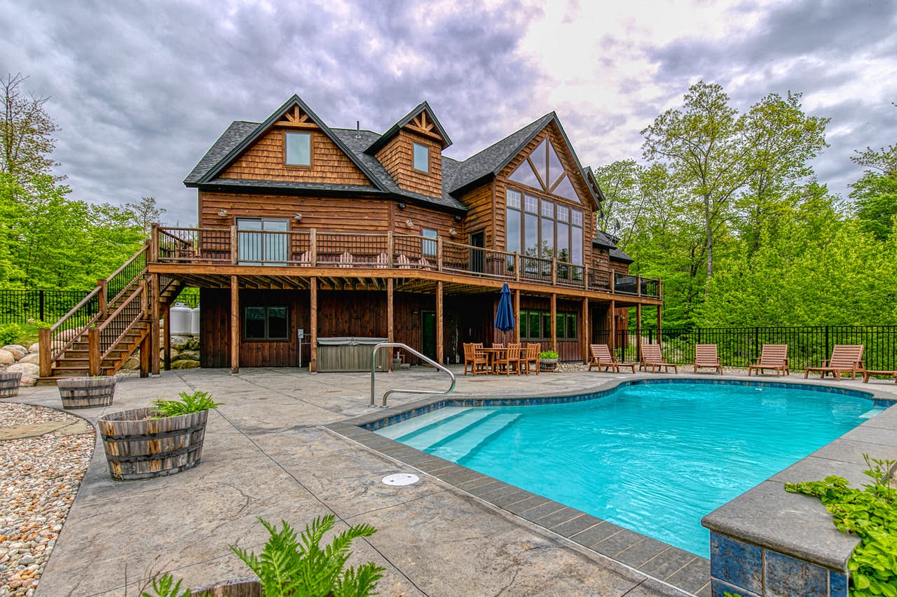 Cabins with Hot Tubs | Cottages & Vacation Rentals | Vacasa
