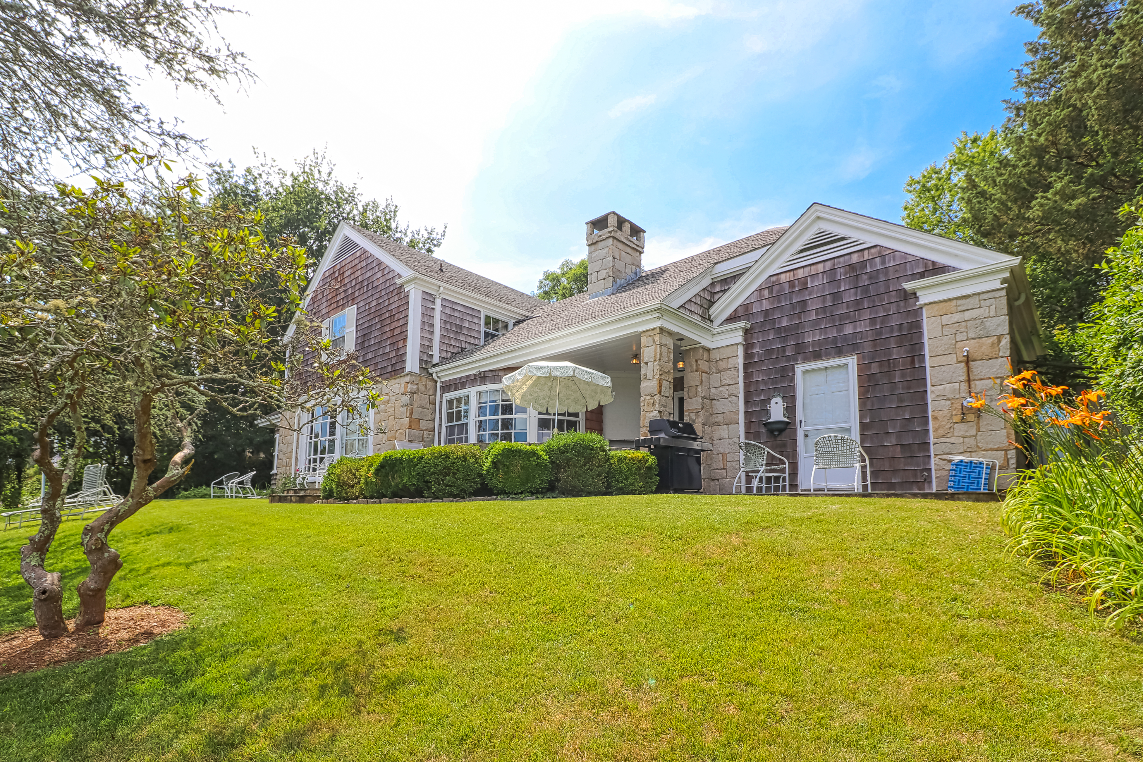 Vineyard Haven vacation home with manicure lawns
