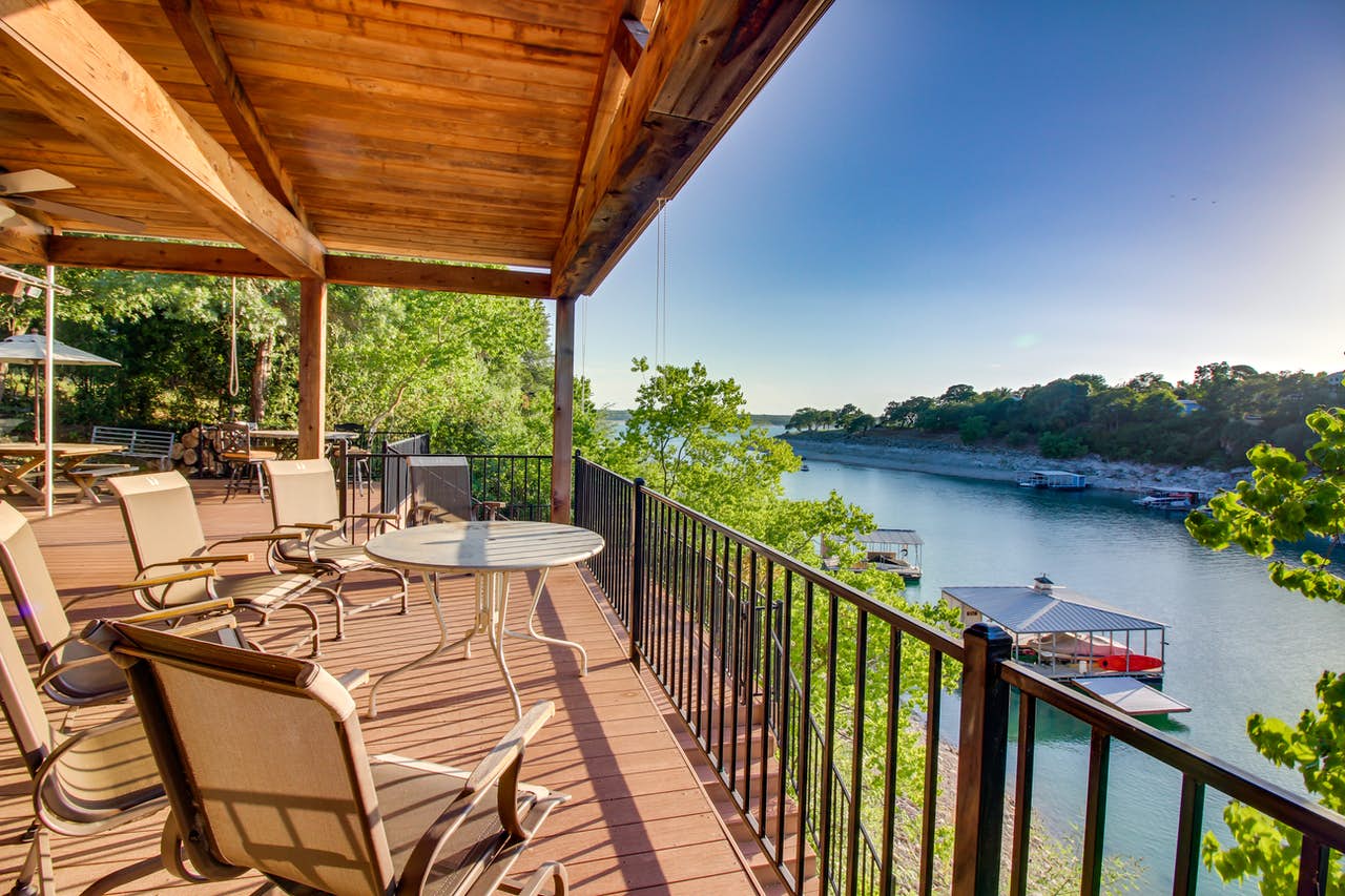 Vacation rental in Texas with boat dock