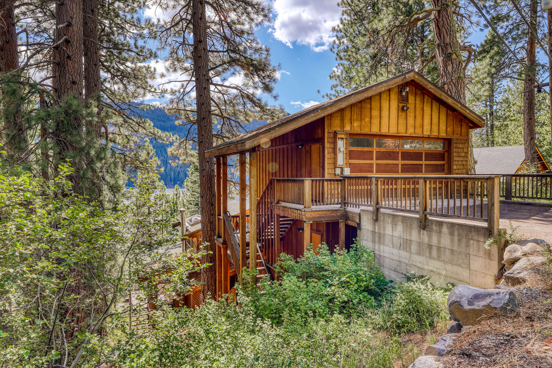 Cabin in Truckee, California on Donner Lake.