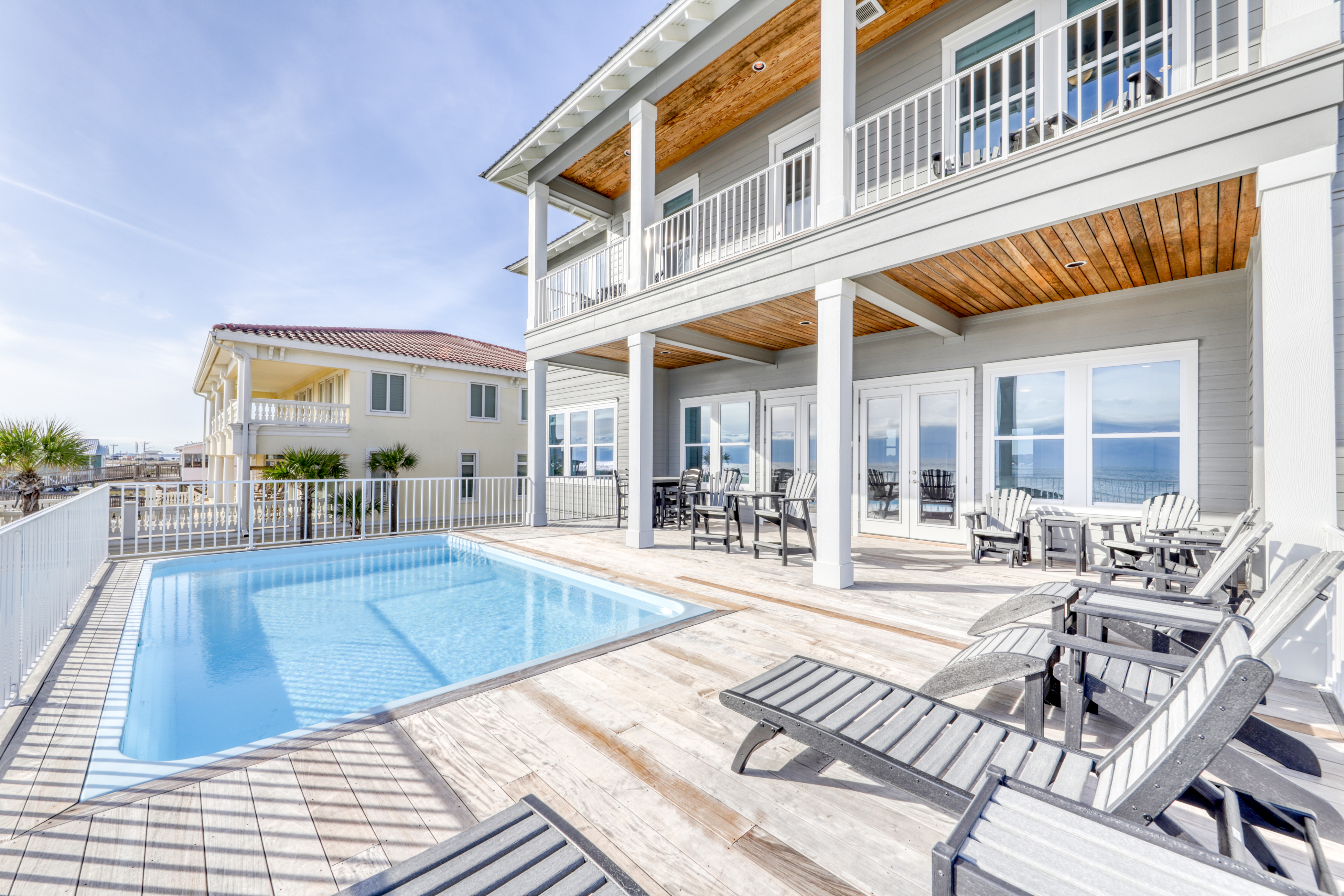 outdoor pool of beachfront vacation home in Gulf Shores, Alabama