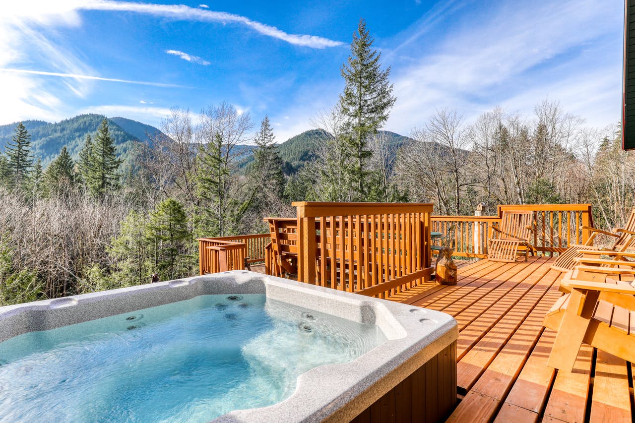 mount hood vacation rental with hot tub and amazing view