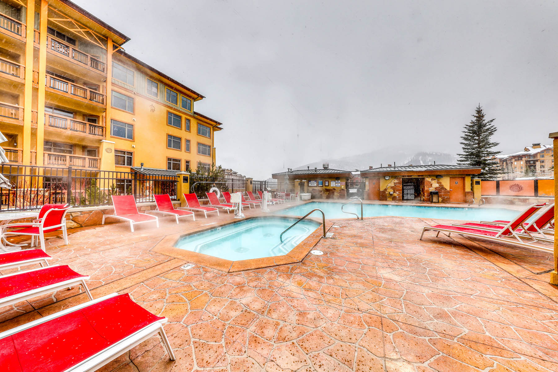 The outdoor pool area of Sundial Lodge in Park City.