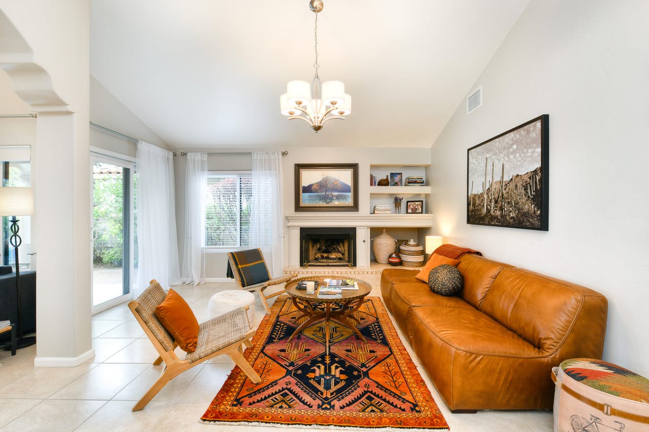 tucson, arizona vacation home with plush leather couch, area rug and fireplace