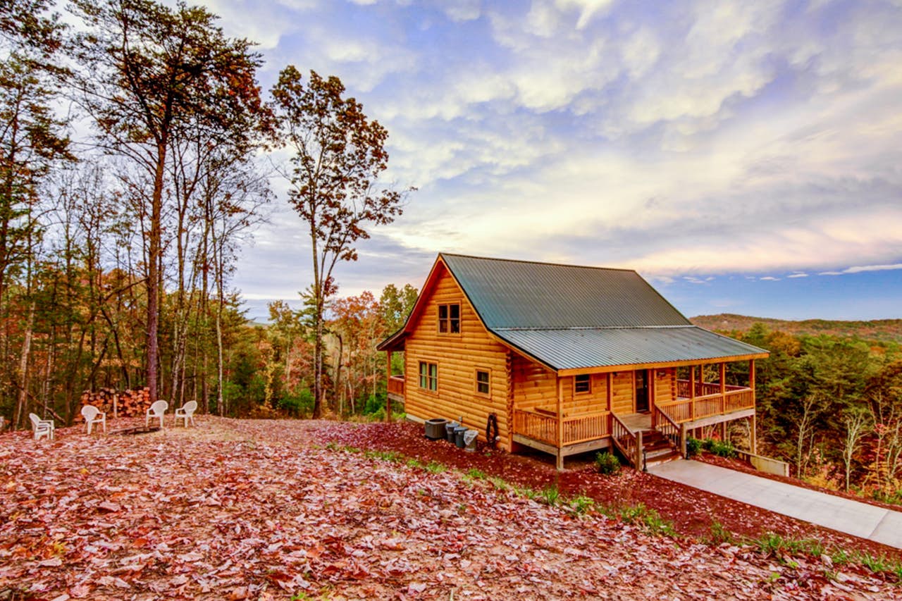 vacation cabin with views of the blue ridge mountains in georgia
