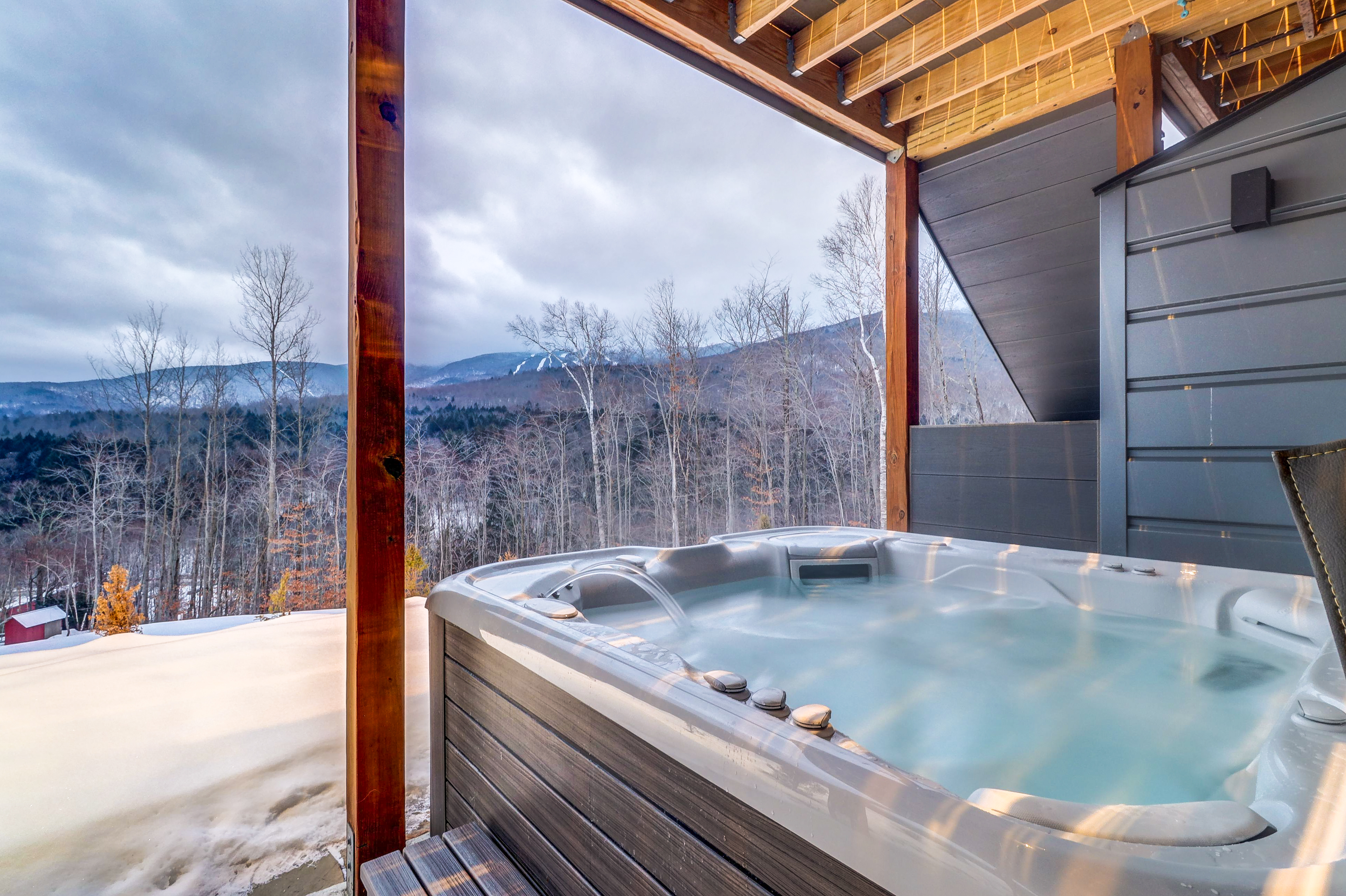 Holiday vacation rental outdoor hot tub in Vermont