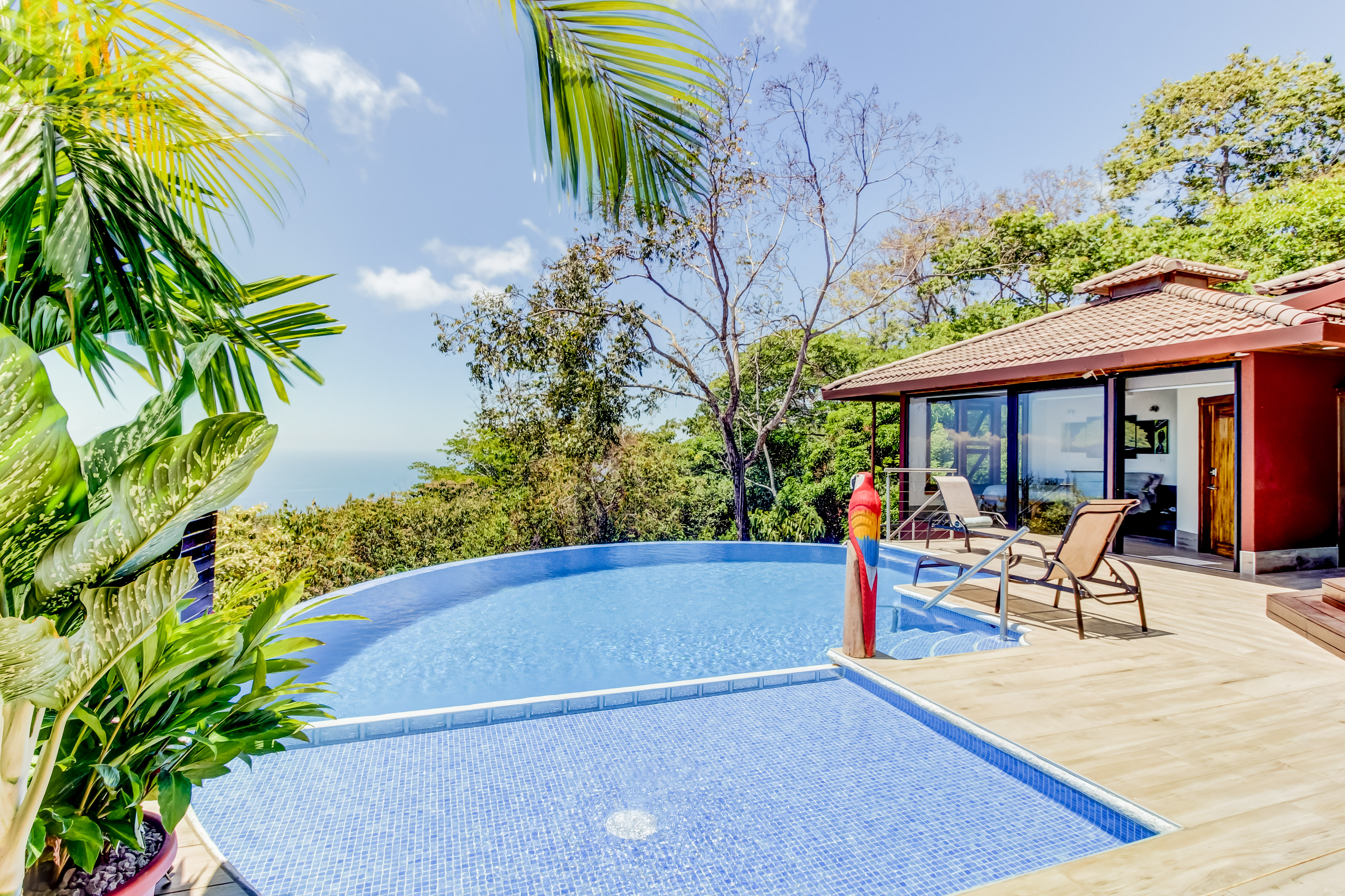 Infinity pool with amazing views of Costa Rica luxury home