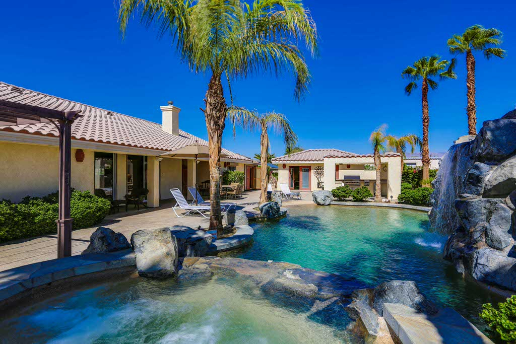 California vacation home with natural landscaped pool