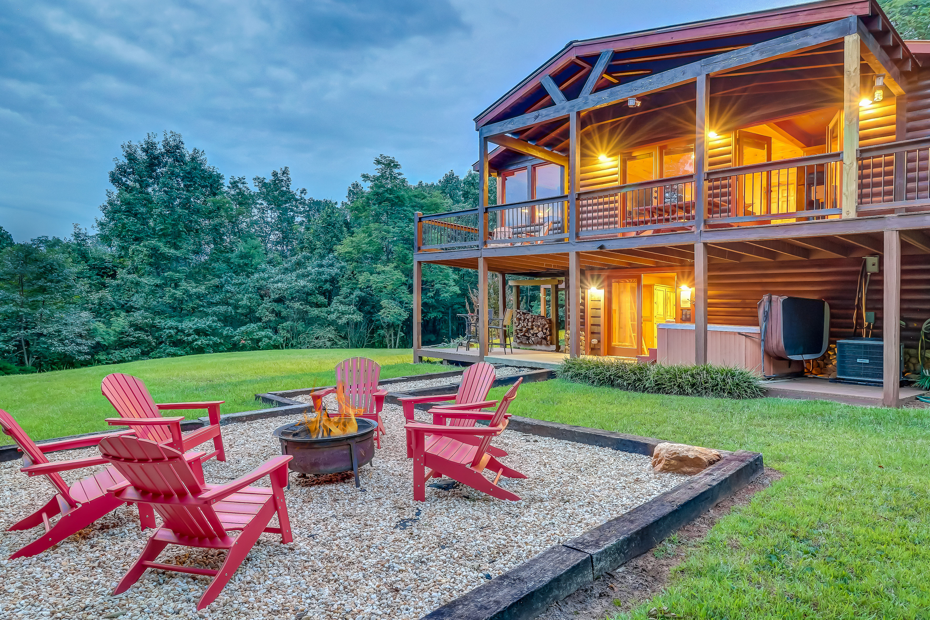 vacation cabin in Georgia with outdoor firepit surrounded by red adirondack chairs
