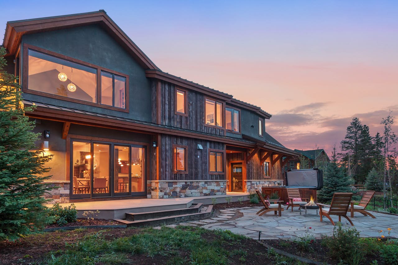 Truckee, CA cabin rental with hot tub and firepit