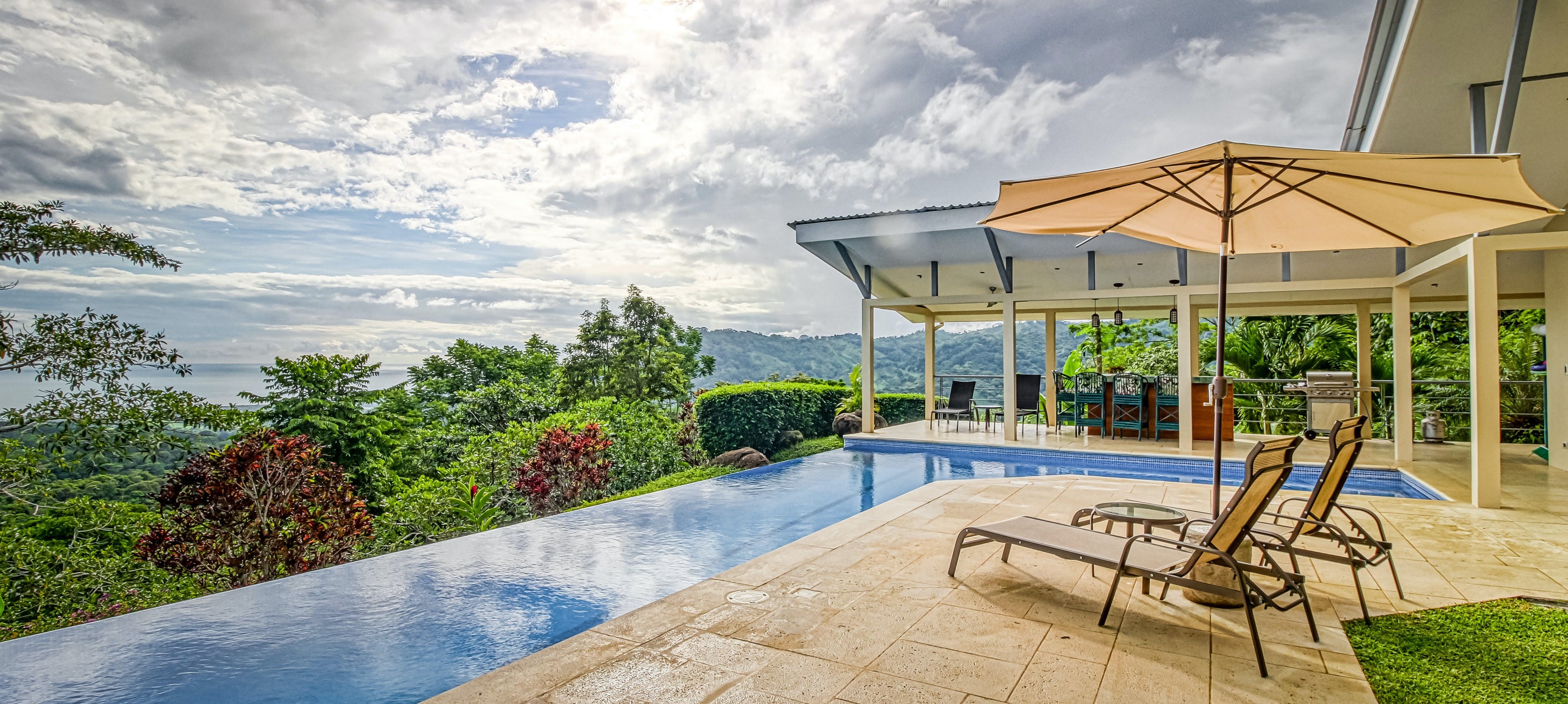 backyard infinity pool of costa rica vacation home