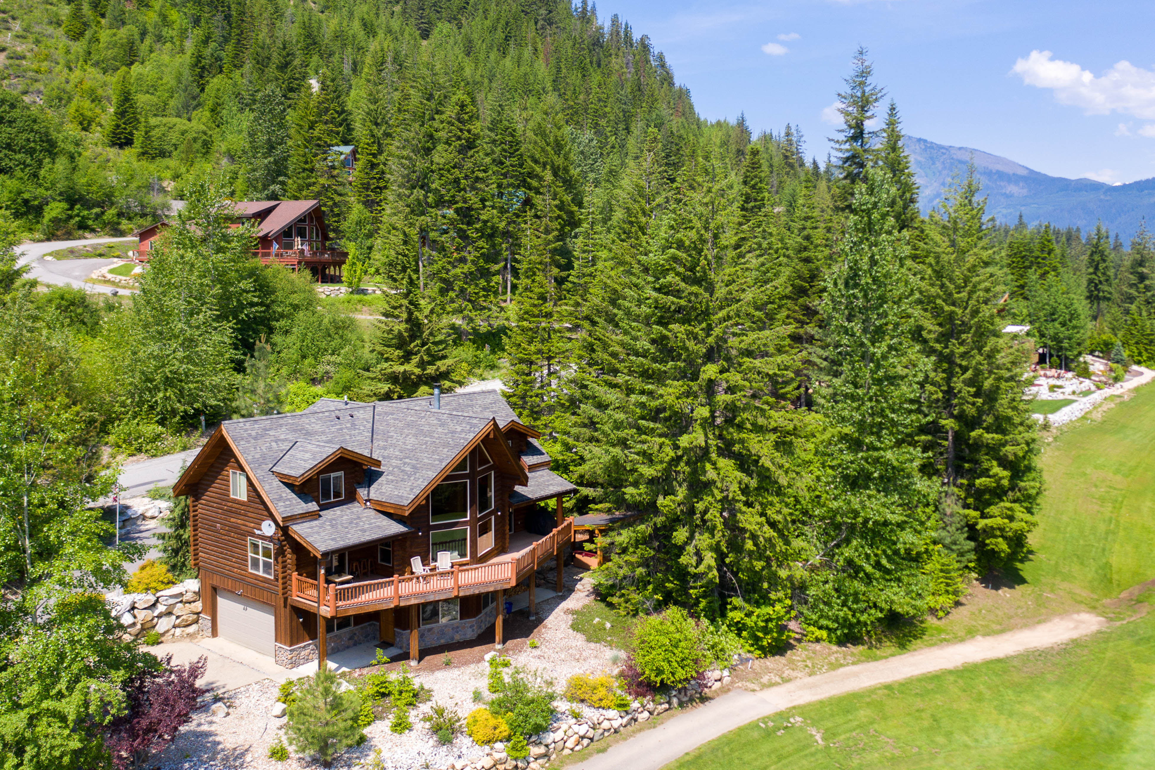 cabin in washington with mountain views