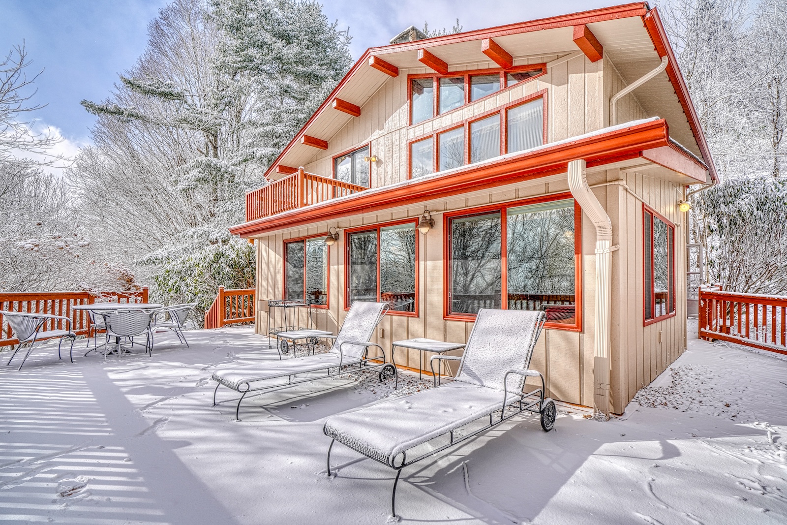 A vacation rental in Western North Carolina covered in snow.