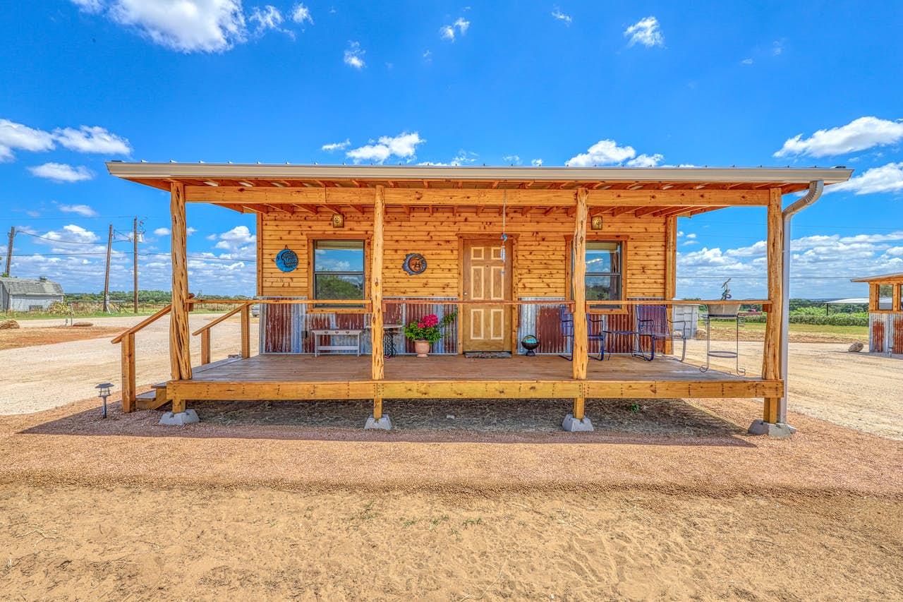 Quaint cabin in Texas Hill Country