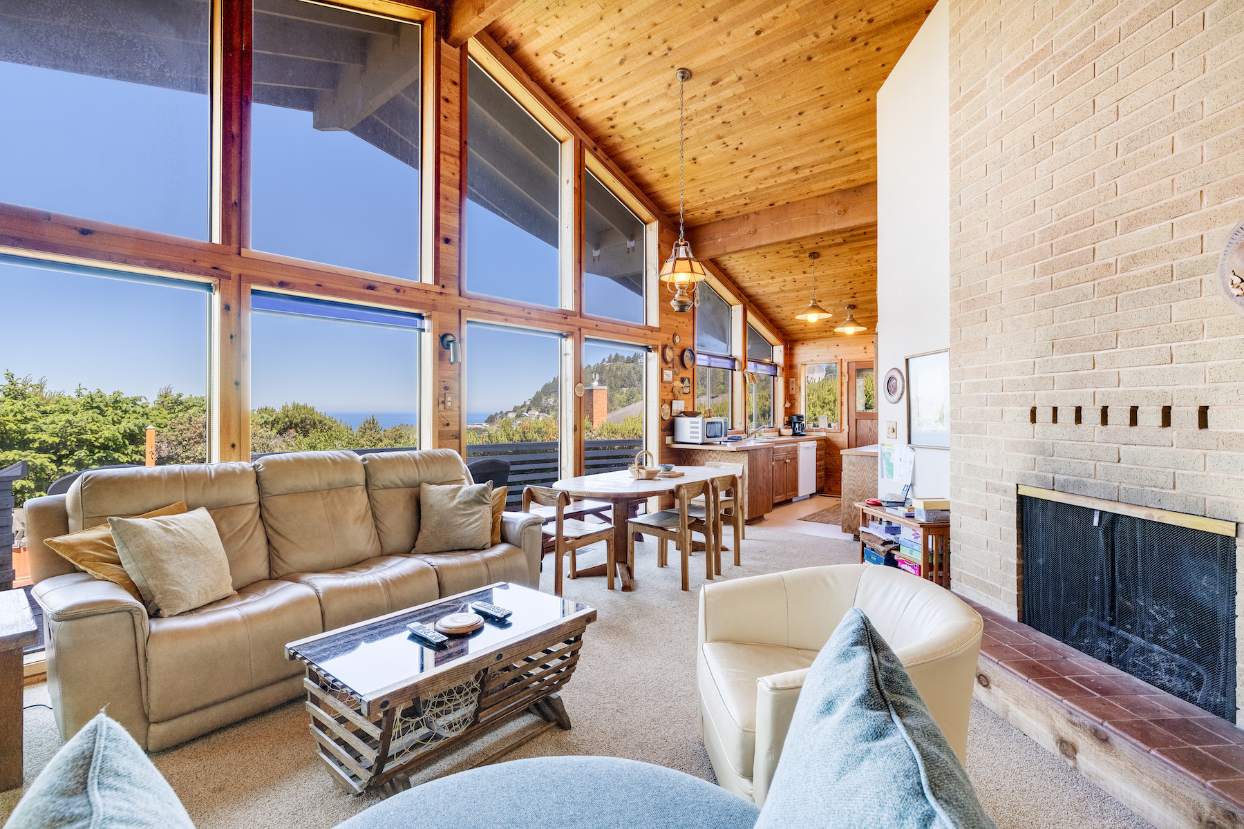 The living room of an Oregon Coast vacation rental