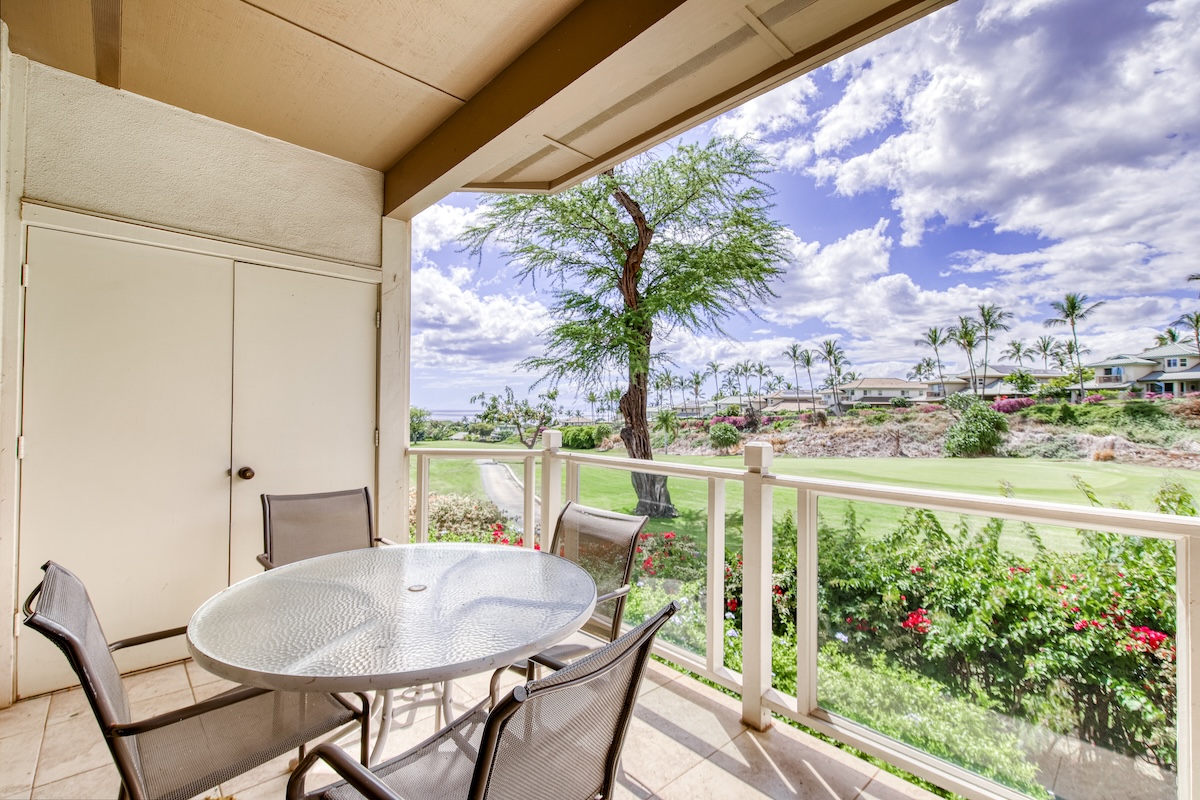 The patio overlooking a golf green in Wailea, HI