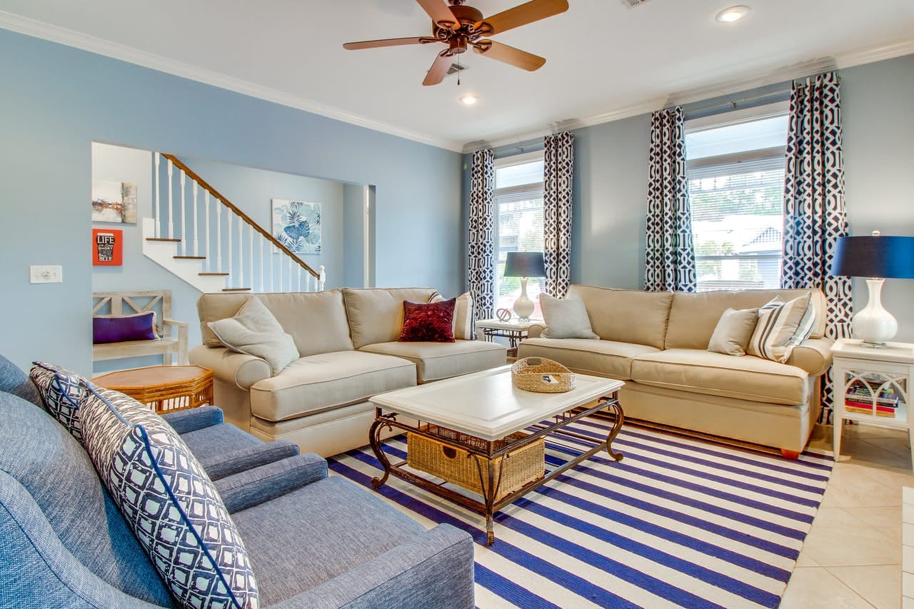 Living room of vacation rental decorated in blue hues located in Florida
