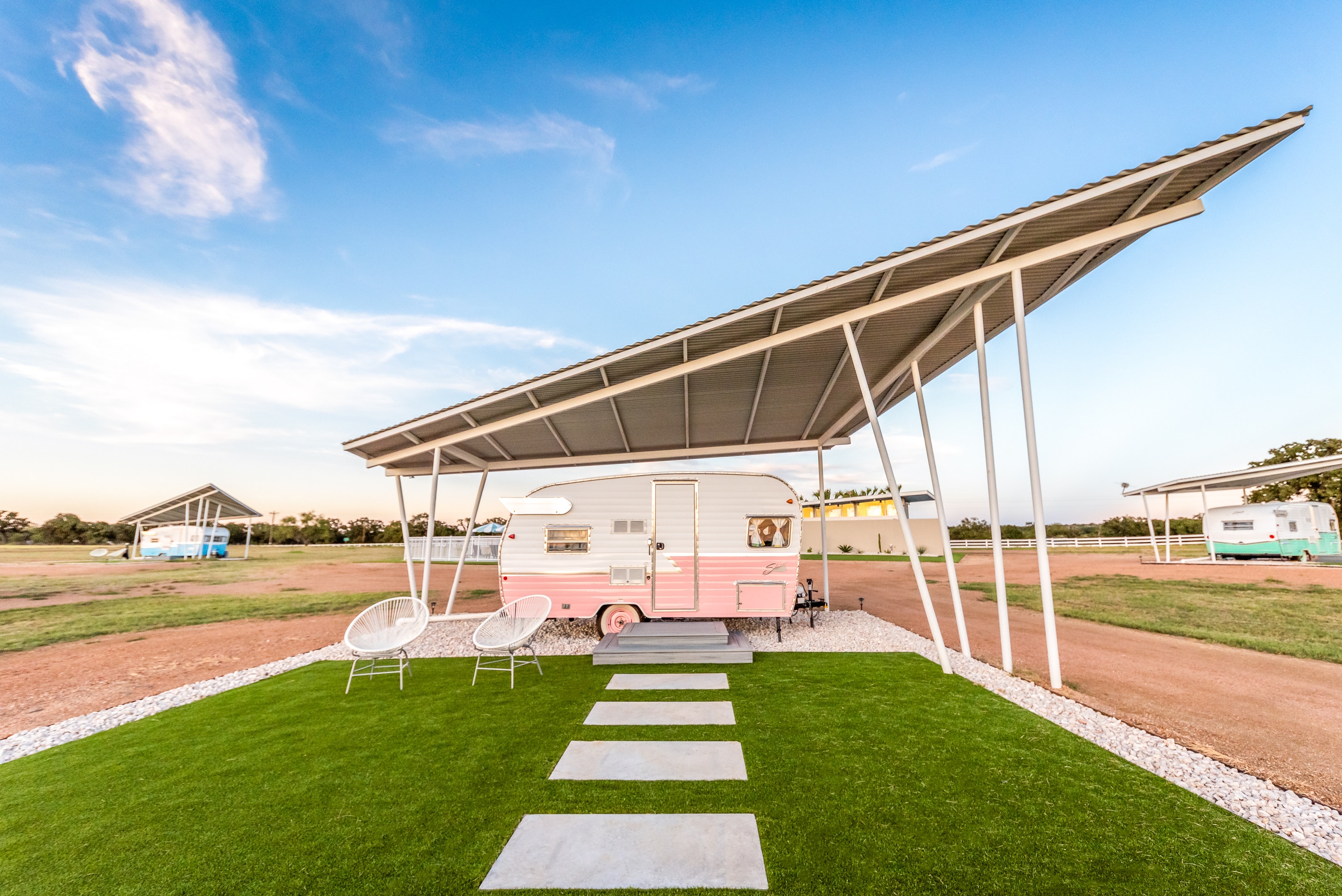 Vintage pink Shasta trailer of Blue Skies Retro Resort in Fredericksburg, TX