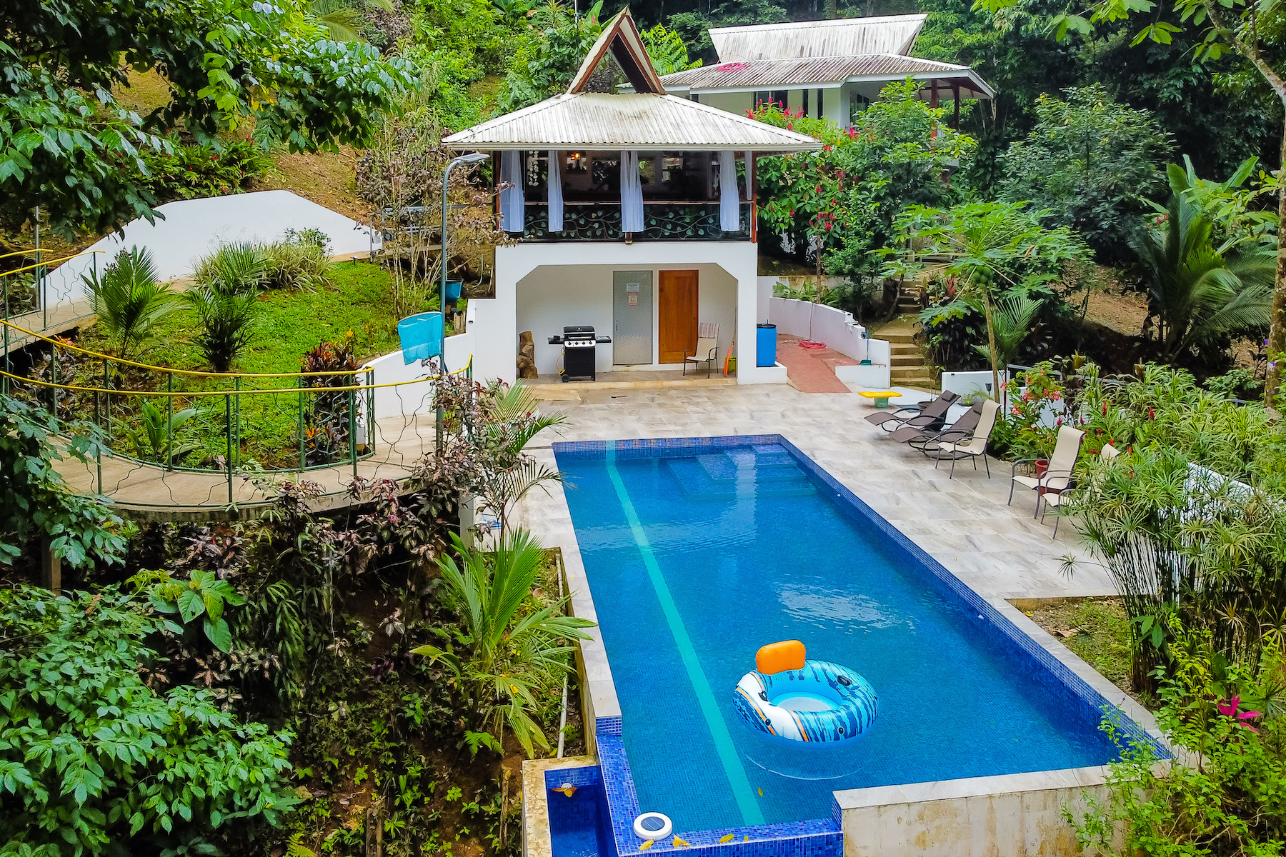 Vacation rental with a pool in the jungle in Uvita, Puntarenas.
