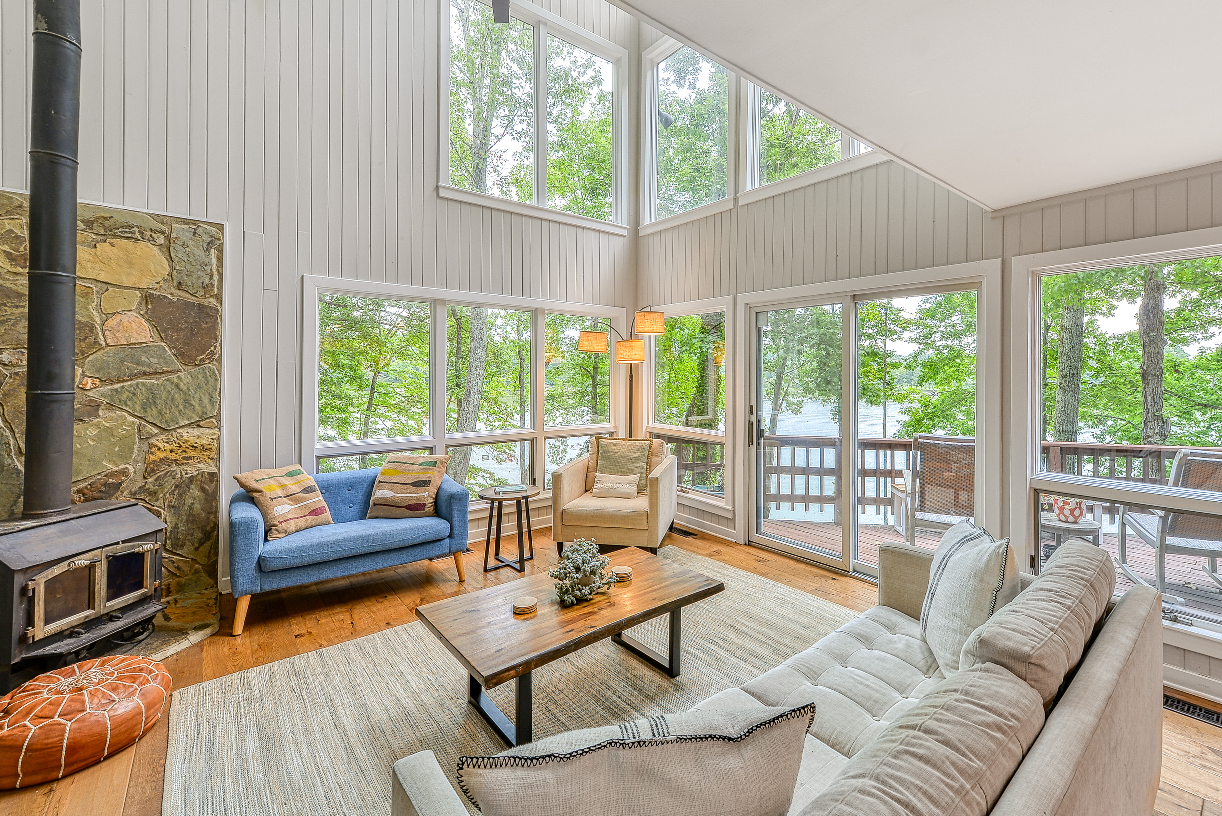 Lakefront vacation rental in Virginia