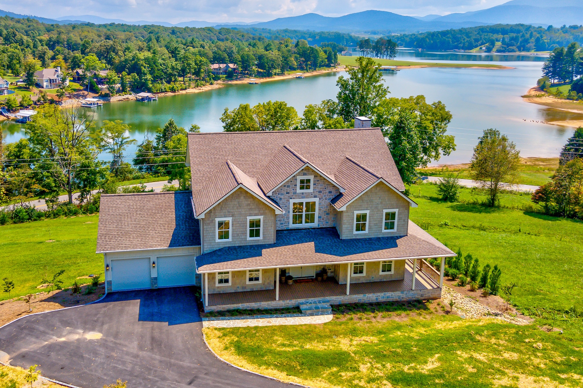 Lake House Rentals, Lake Cabin Rentals, Lakefront Cottages | Vacasa
