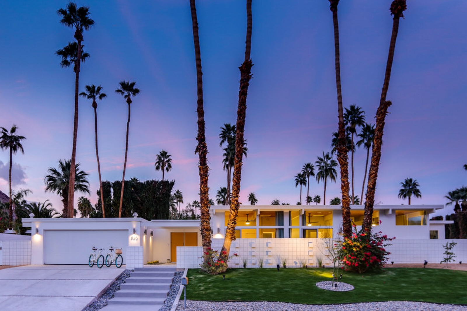 The exterior of a modern home in Palm Springs, CA.