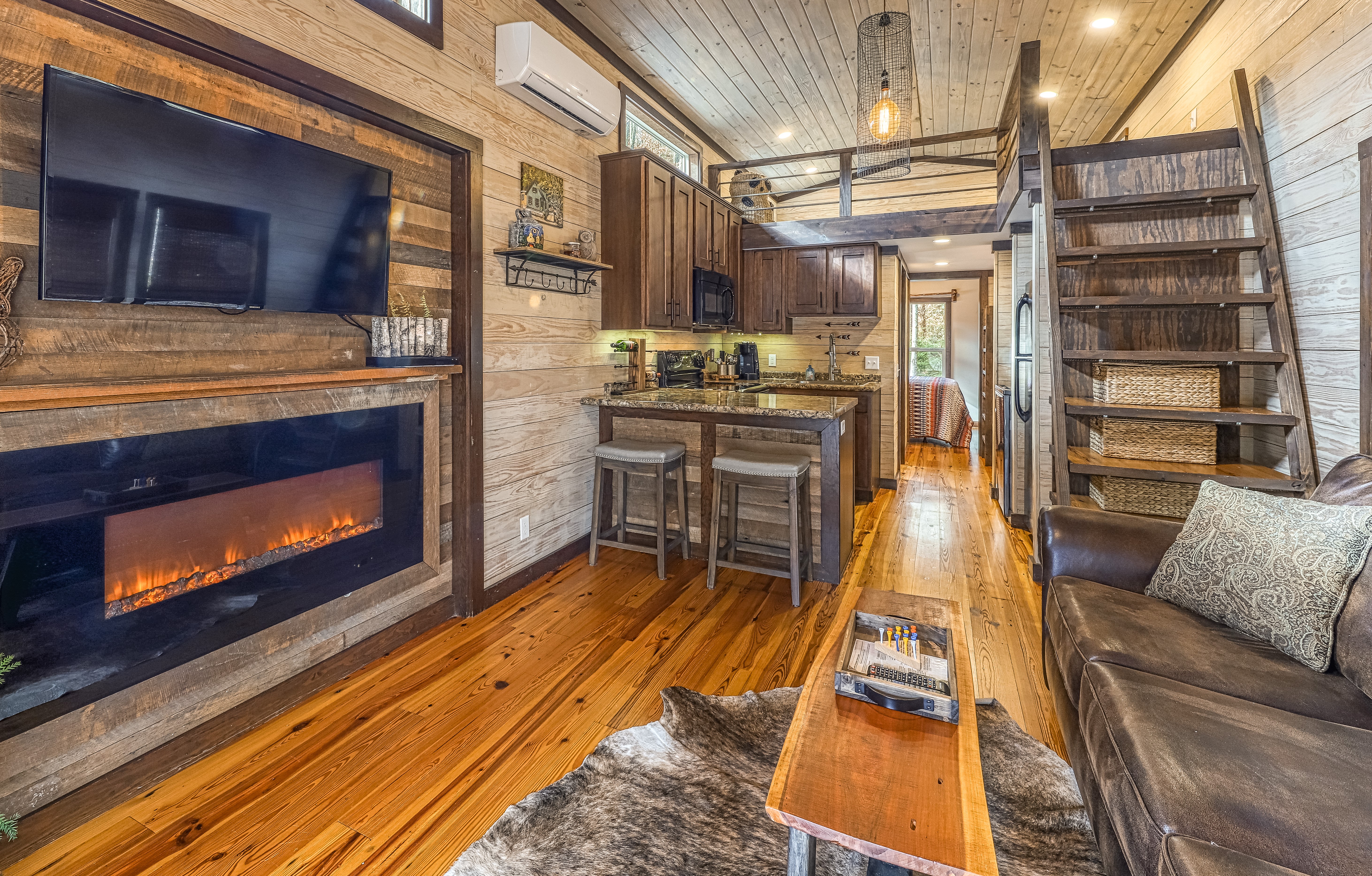 Rustic wood style vacation home in Pigeon Forge, TN