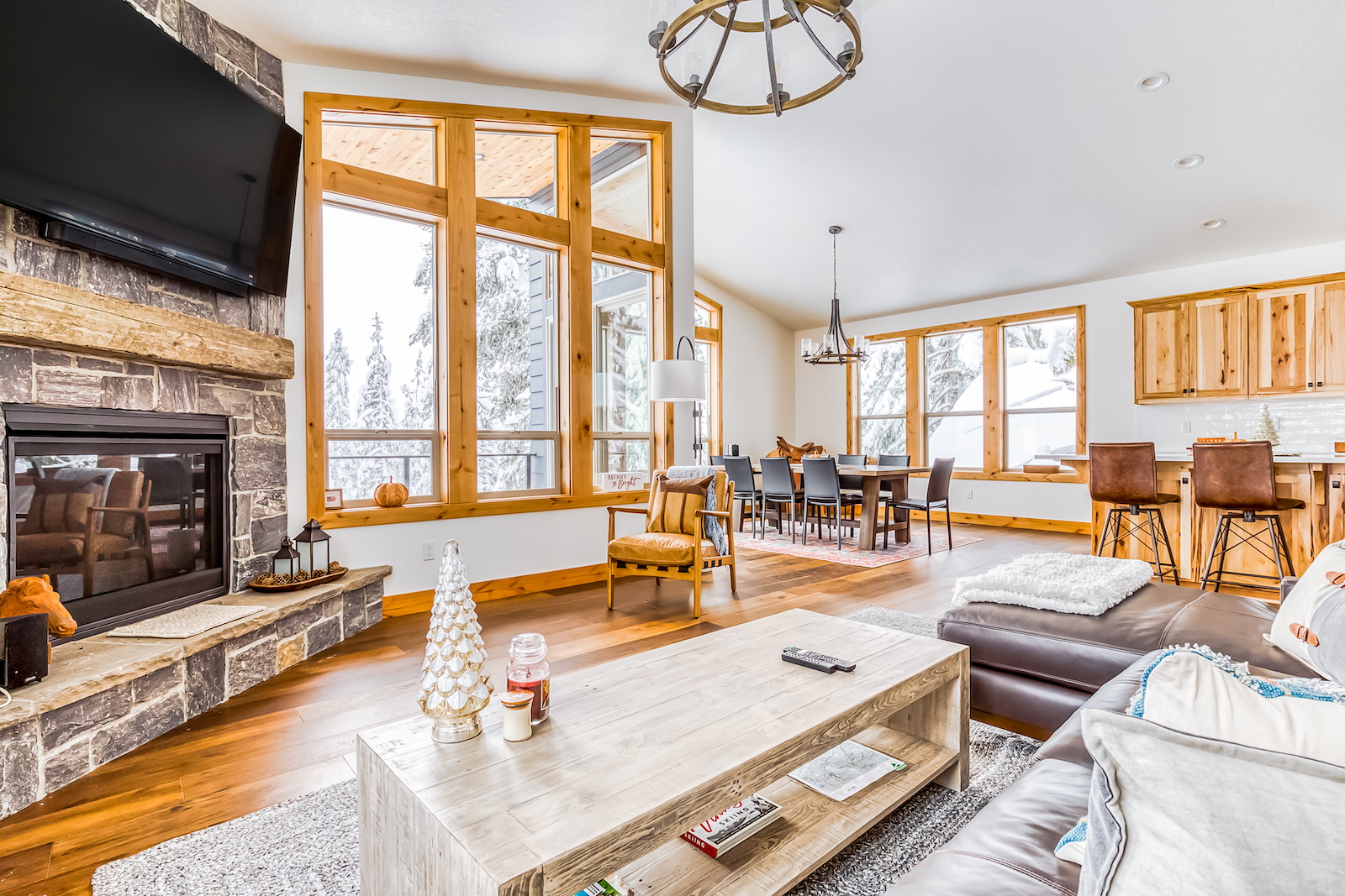 The living area of a vacation home in Mt. Hood, Oregon.