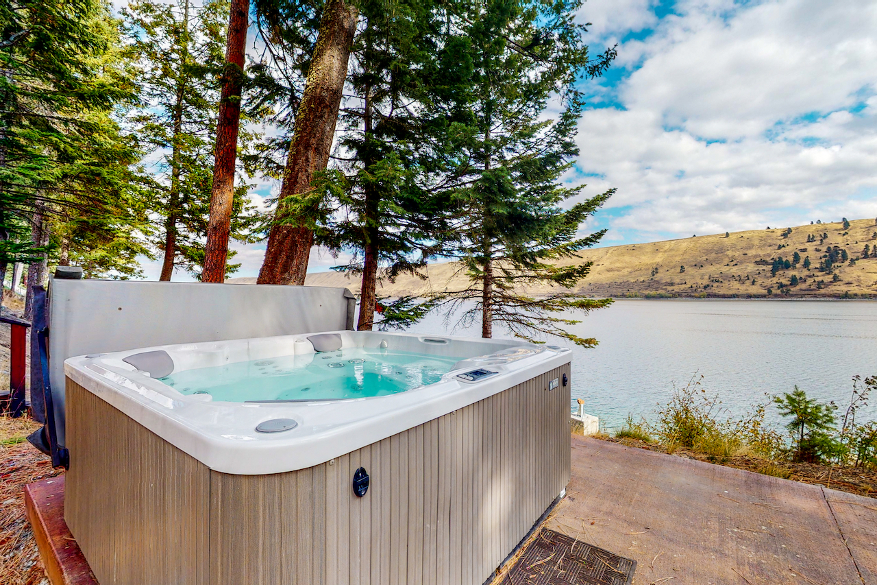 The hot tub overlooking Wallowa Lake at a vacation rental in Joseph, OR.