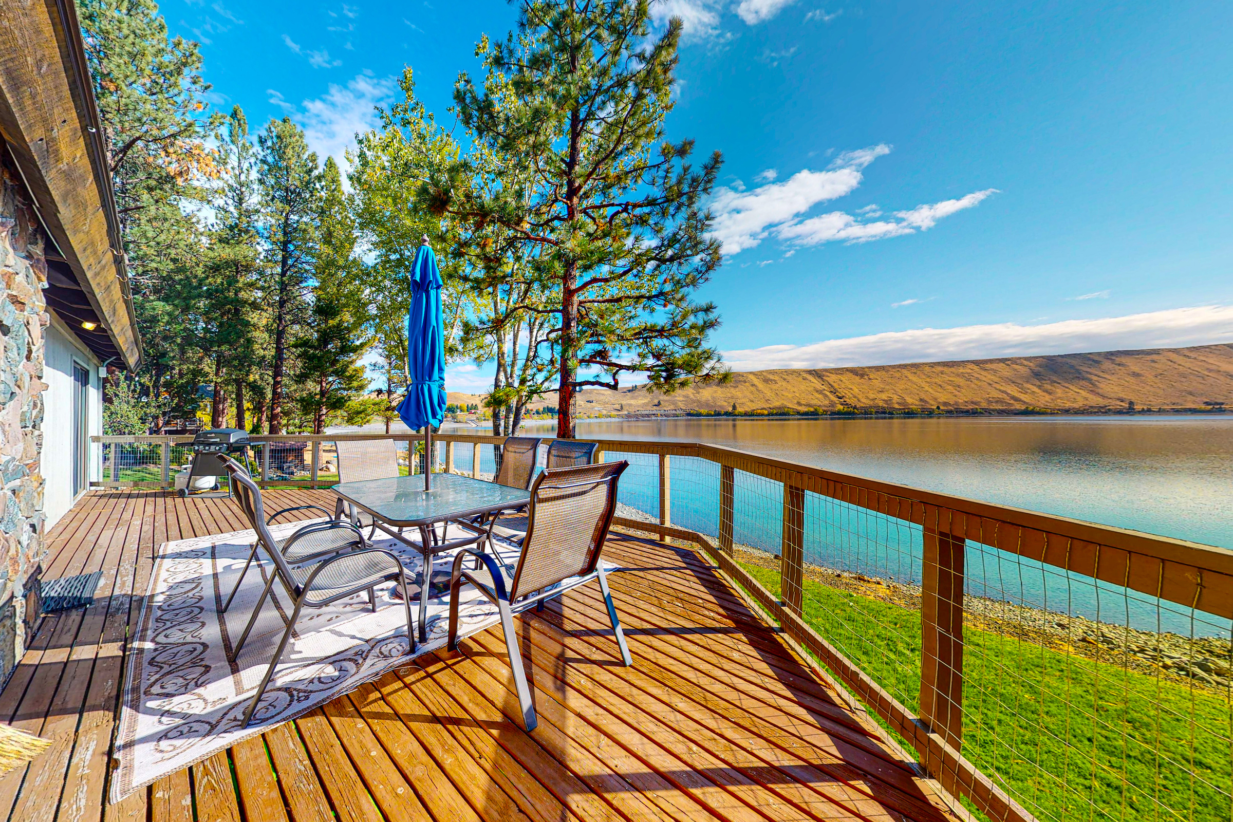 Lake house rental amenities featured in Joseph, Oregon