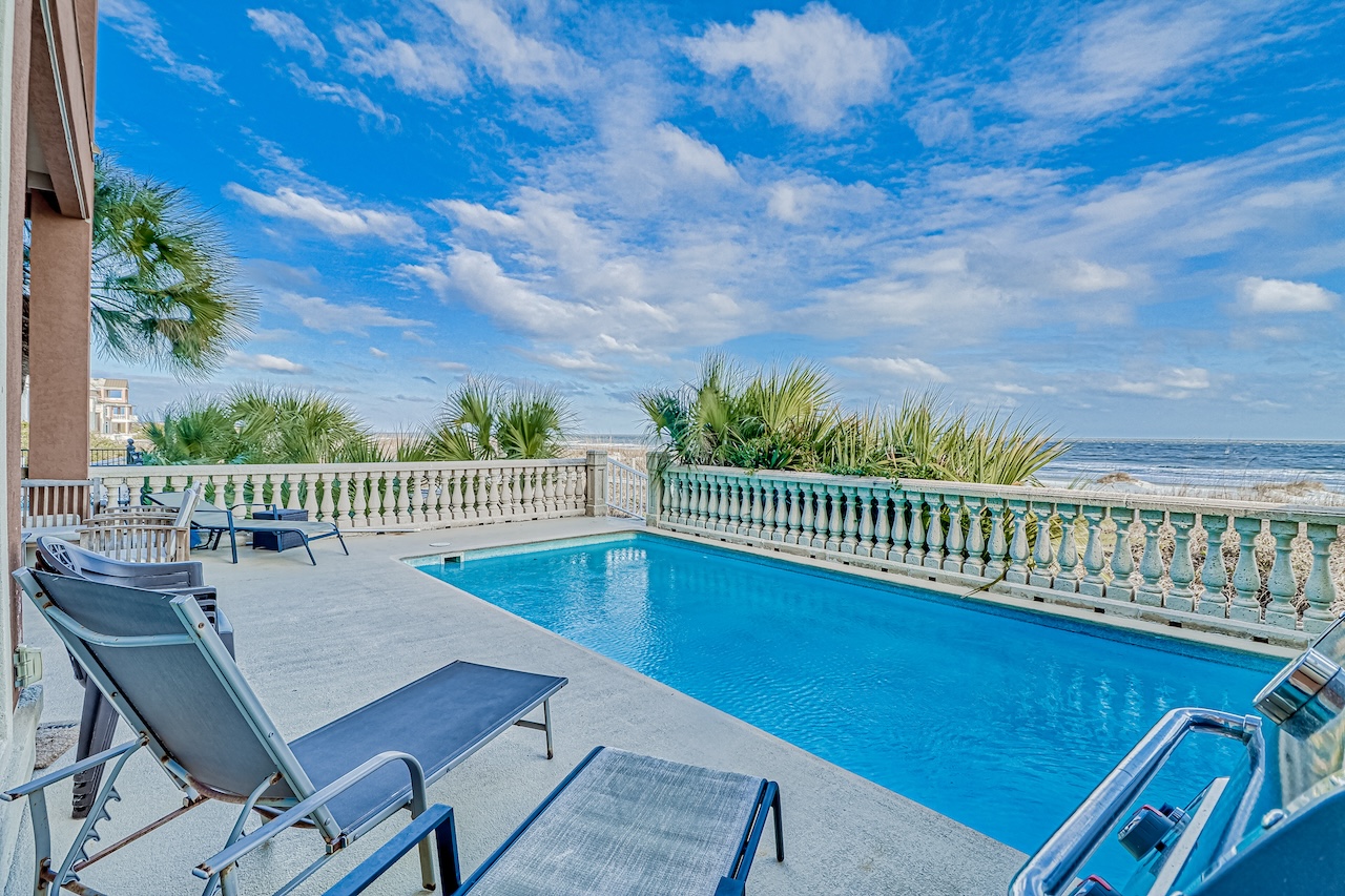 The pool area overlooking the beach at a hilton head island vacation rental.