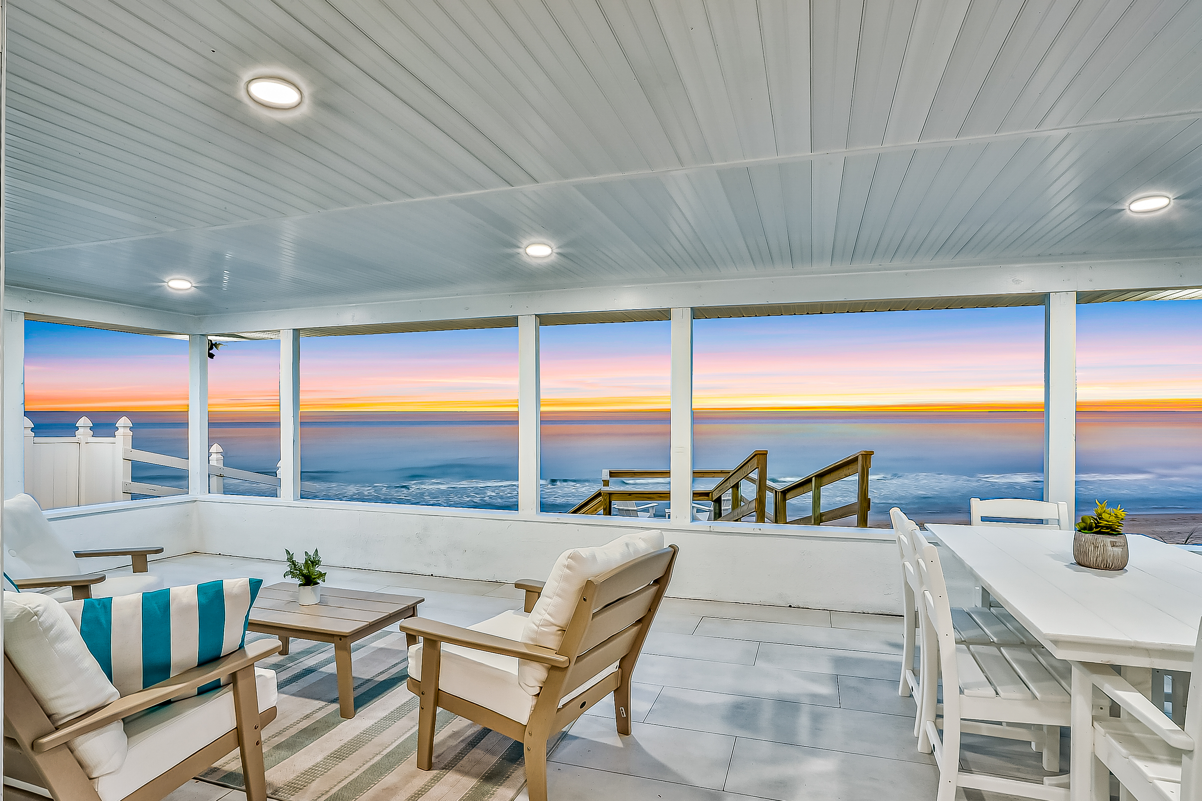 Covered back beach-facing patio in florida