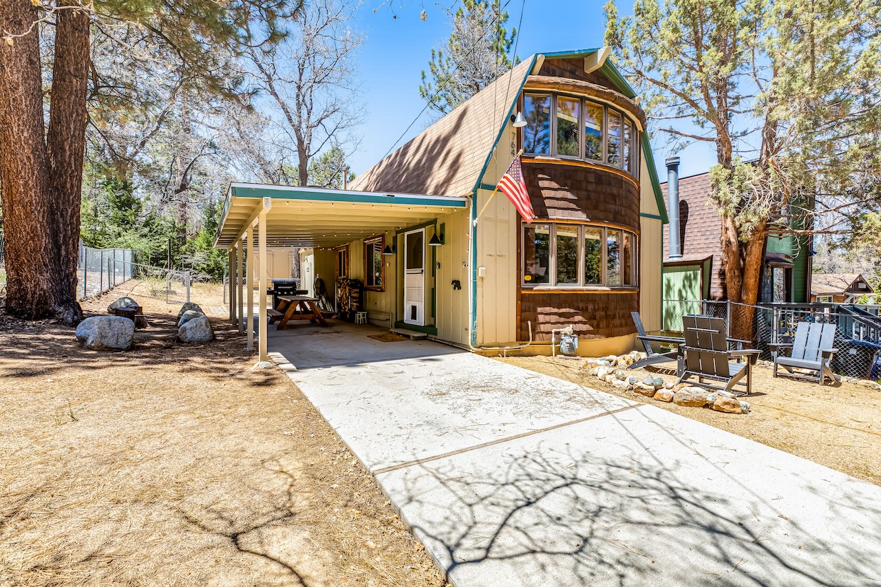 The exterior of a cabin in Black Bear Lake.