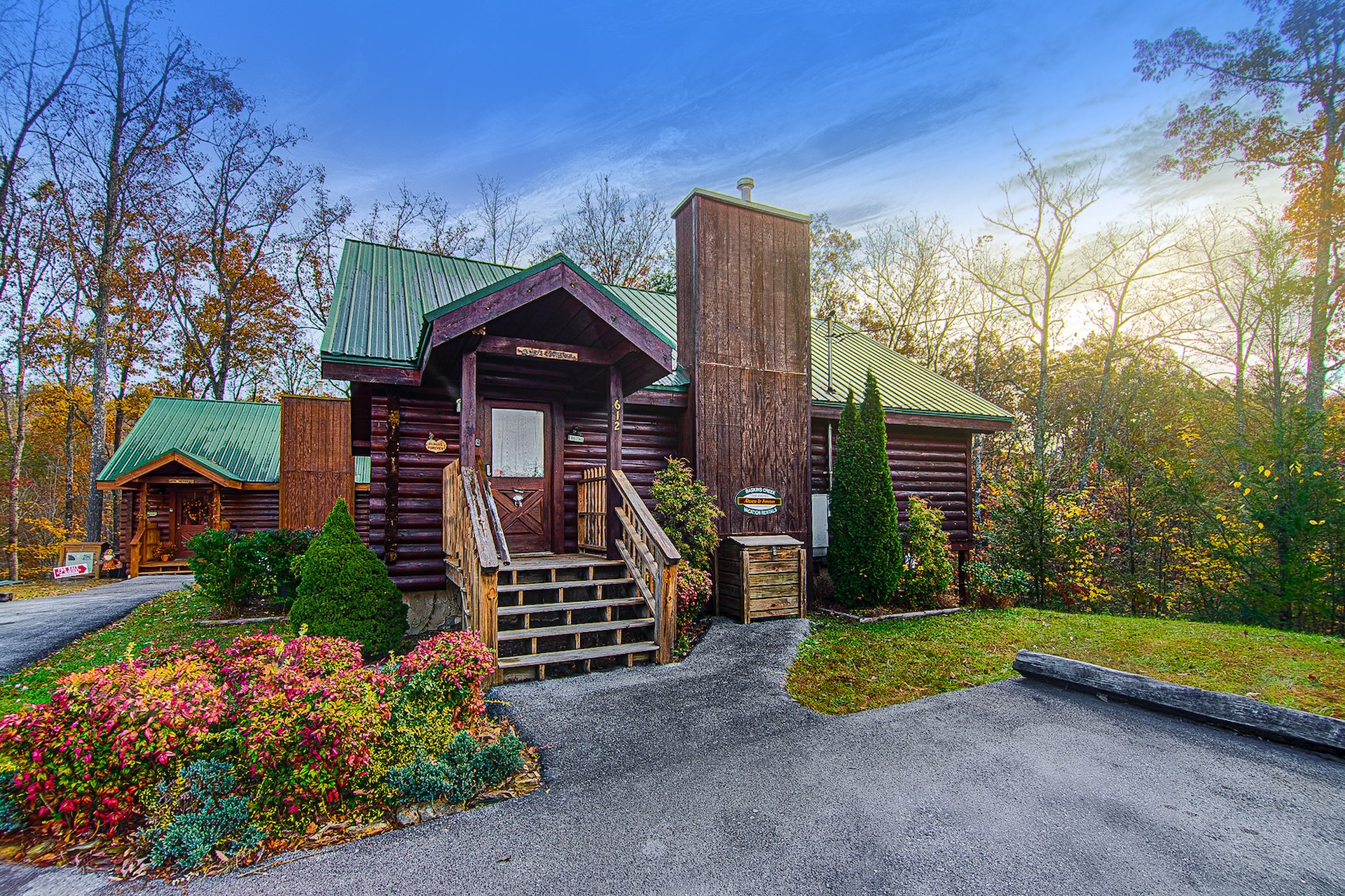 The exterior of a cabin rental in Gatlinburg, TN