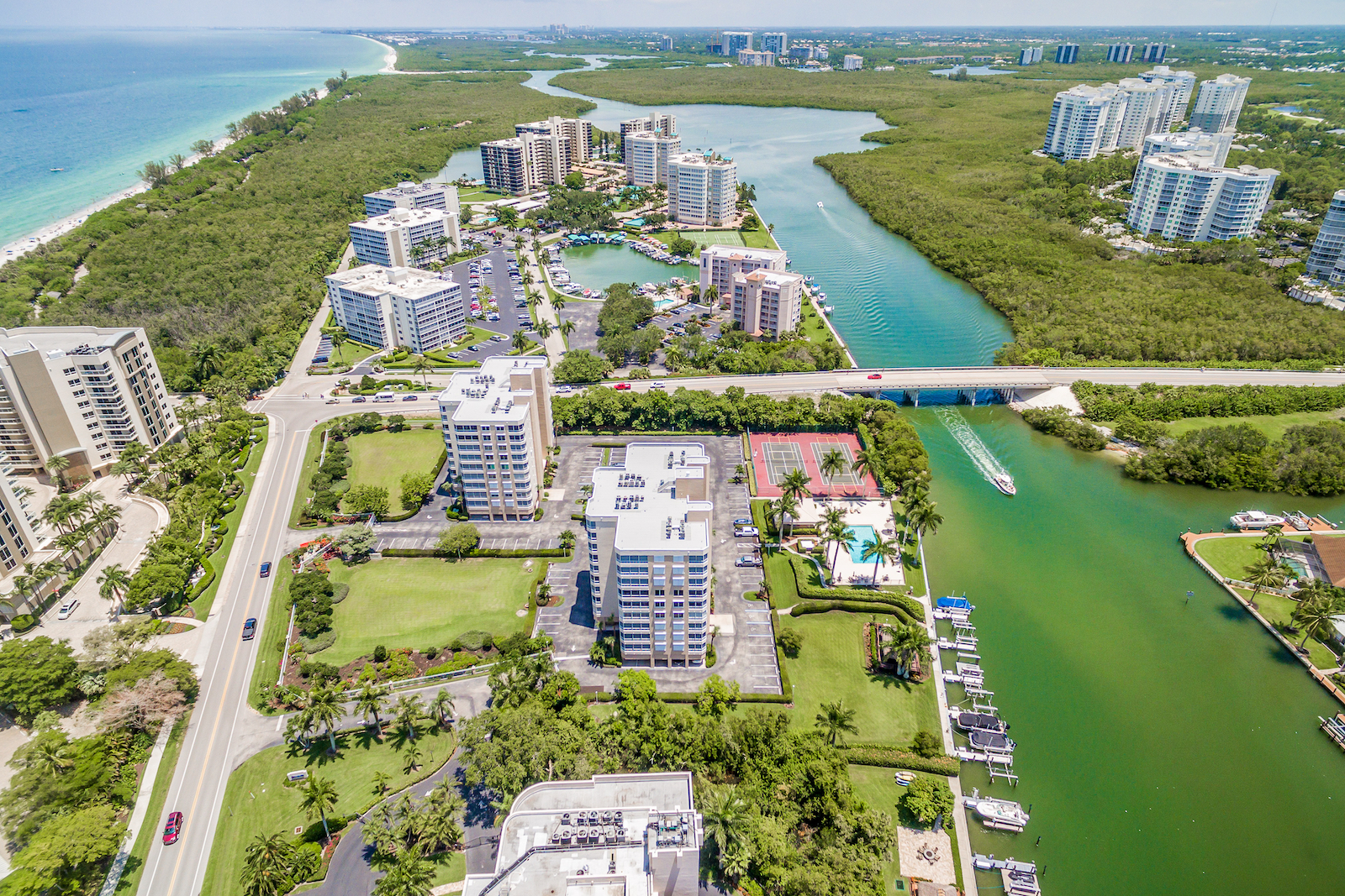Overview of Naples, Florida where long-term rentals are available.