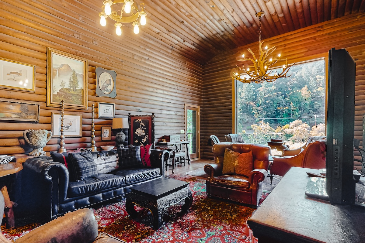 The living area of a Guerneville cabin rental.